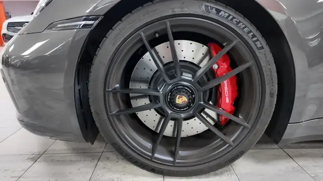 Porsche 911 view 12
