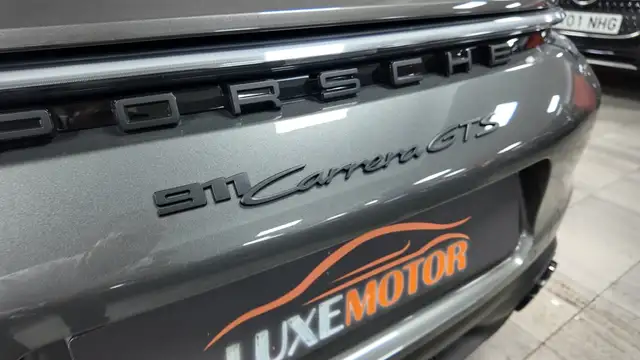 Porsche 911 view 15