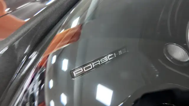 Porsche 911 view 11