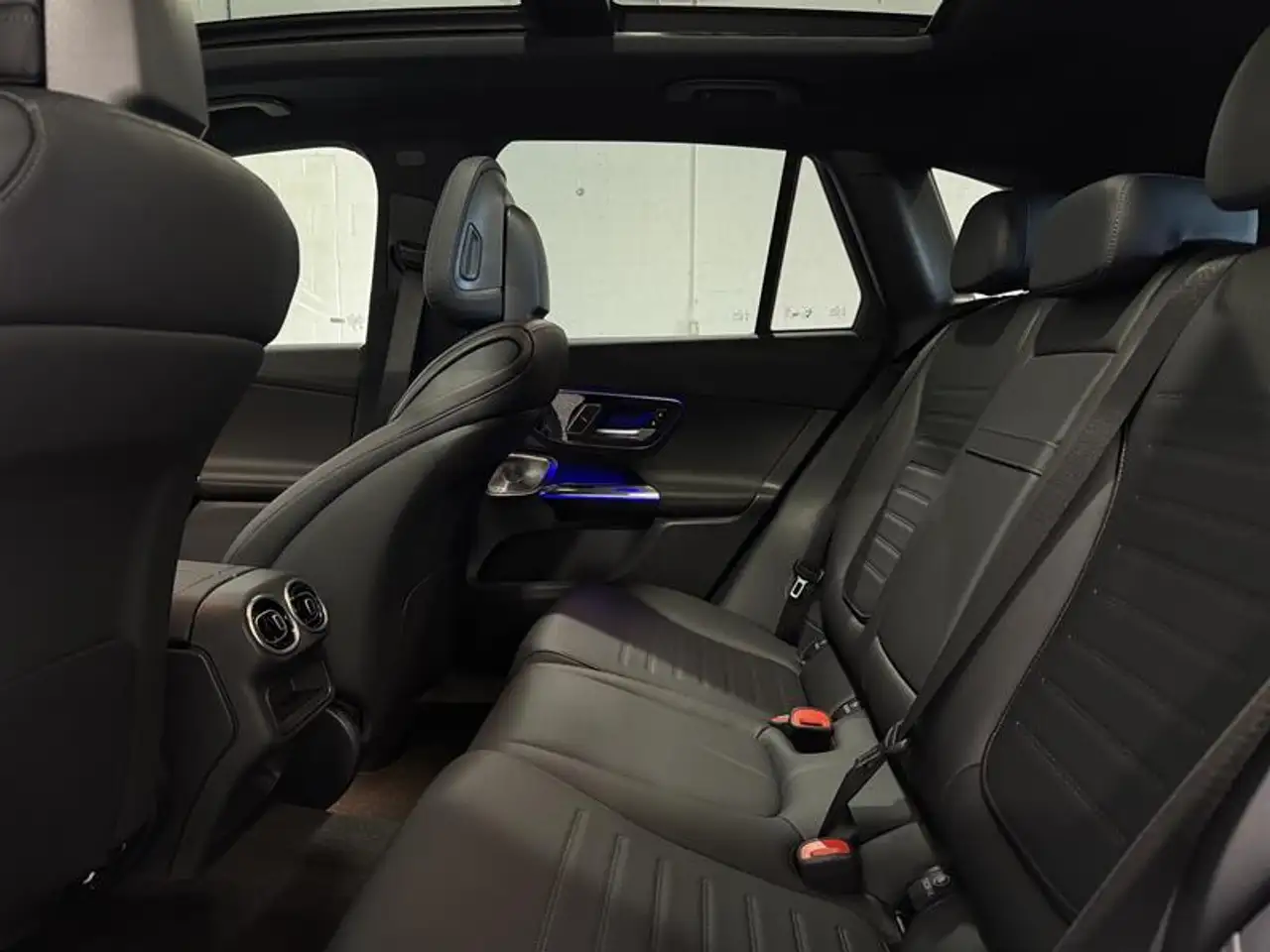 Mercedes-Benz GLC снимка Mercedes-Benz GLC