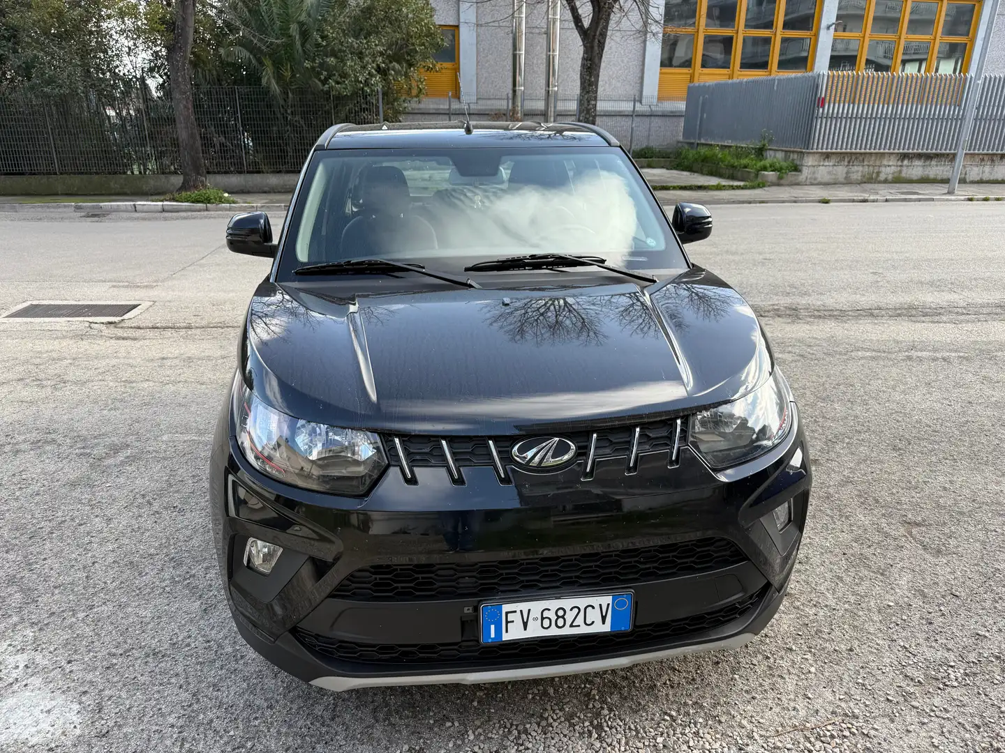 Mahindra KUV100 KUV100 1.2 K8 Чёрный - 1