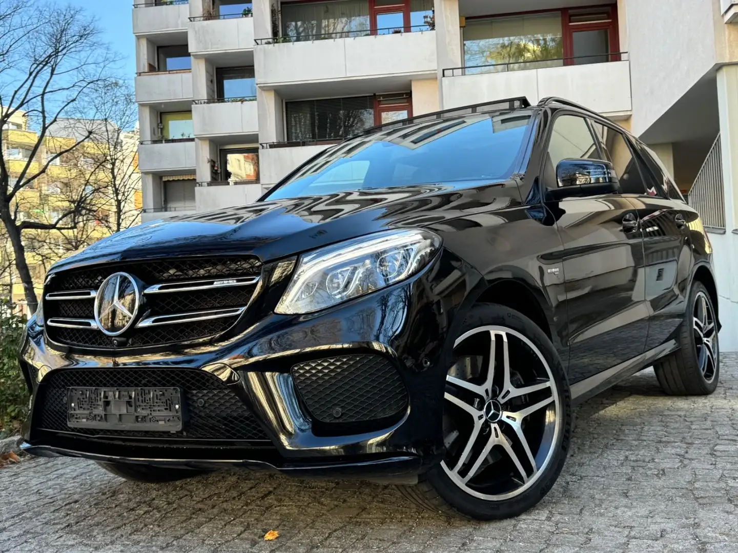 Mercedes-Benz GLE 43 AMG NIGHTPA/PANO/SOFTCLOSE/H&K/360/STANDH Noir - 2