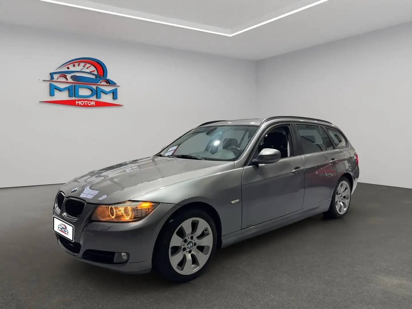 BMW 318 318d Auto Touring Grijs - 1