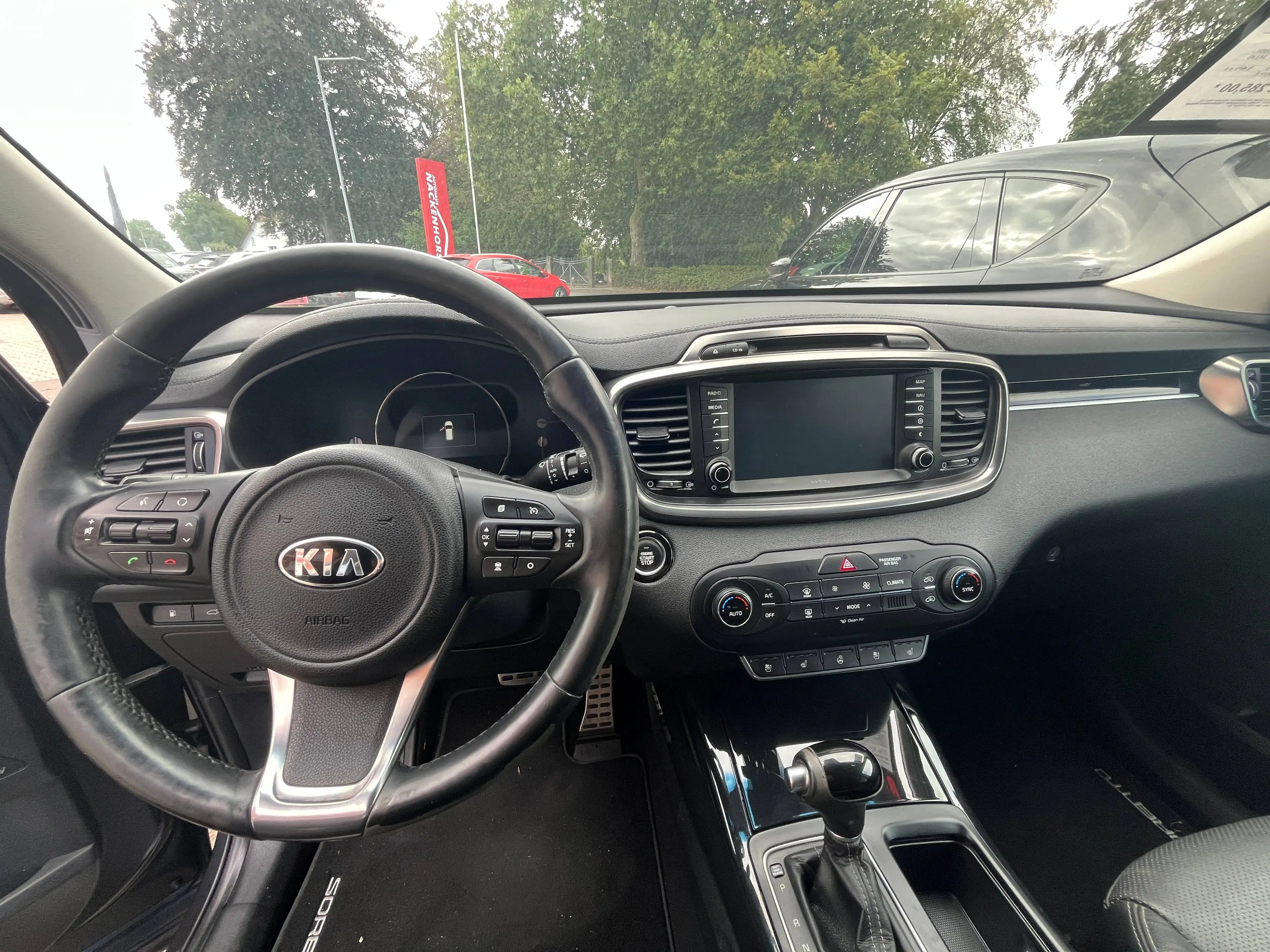 Kia Sorento Platinum Edition 4WD — photo 5