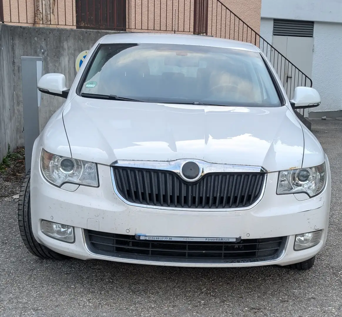 Skoda Superb 1.8 TSI Ambition Weiß - 2