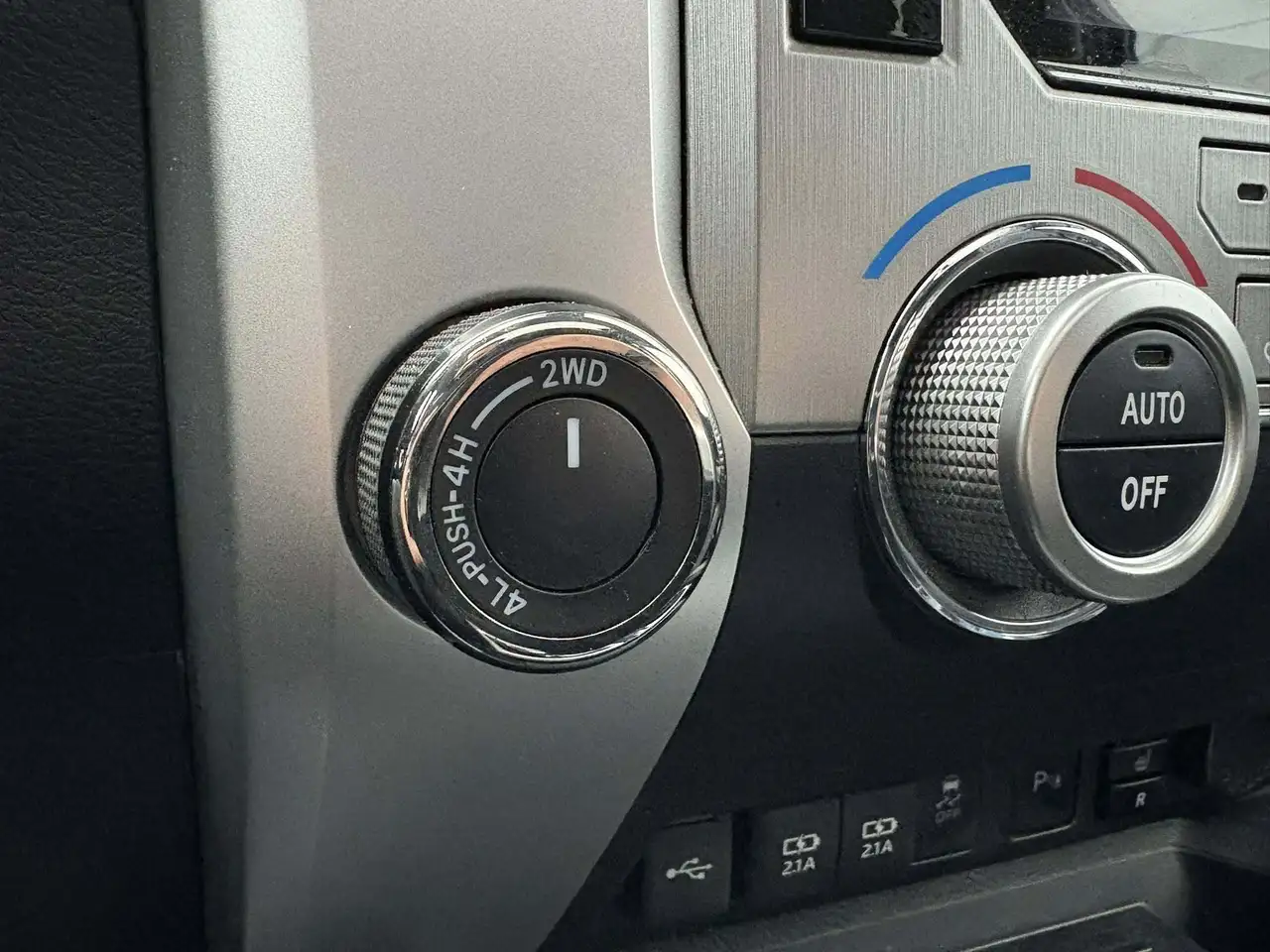 Toyota Tundra снимка Toyota Tundra