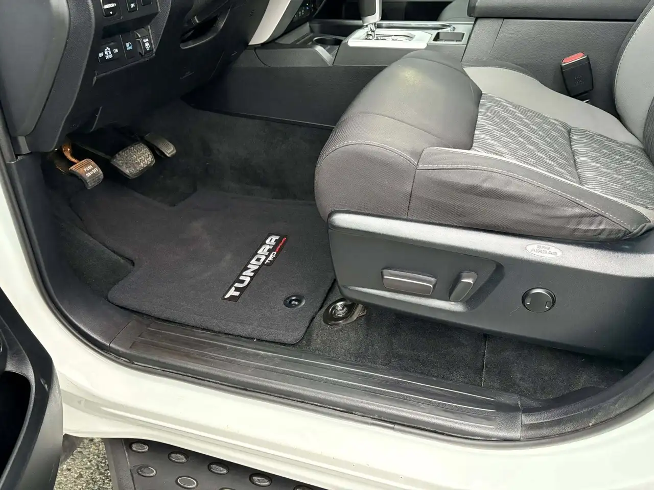 Toyota Tundra снимка Toyota Tundra