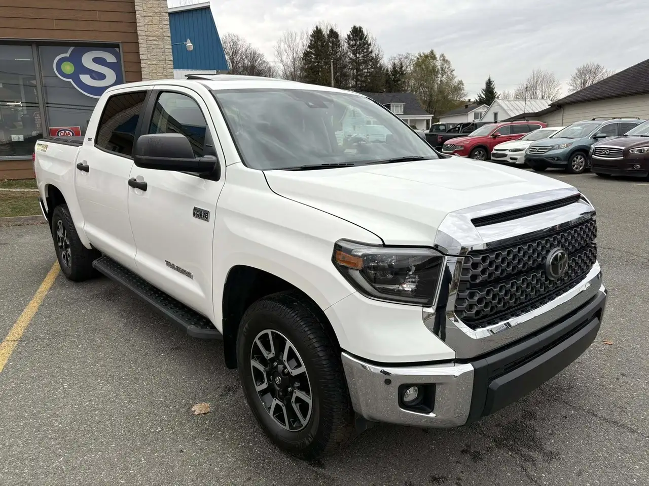 Toyota Tundra снимка Toyota Tundra