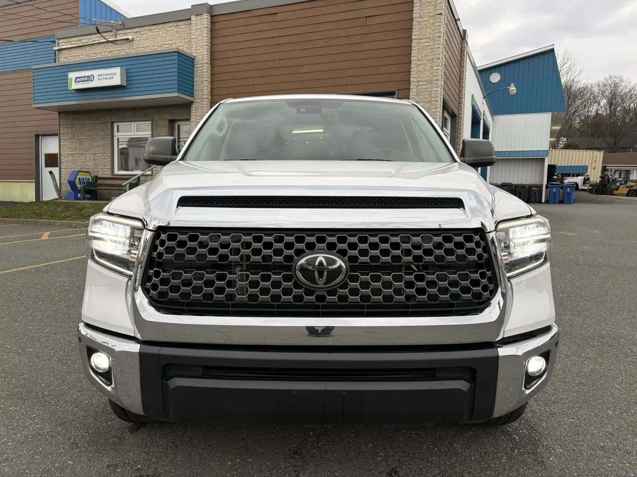 Toyota Tundra снимка Toyota Tundra