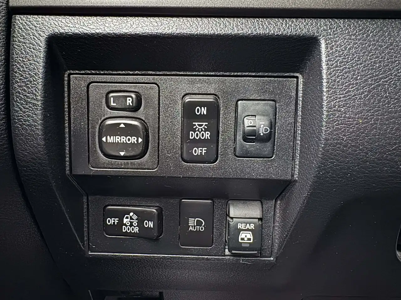 Toyota Tundra снимка Toyota Tundra