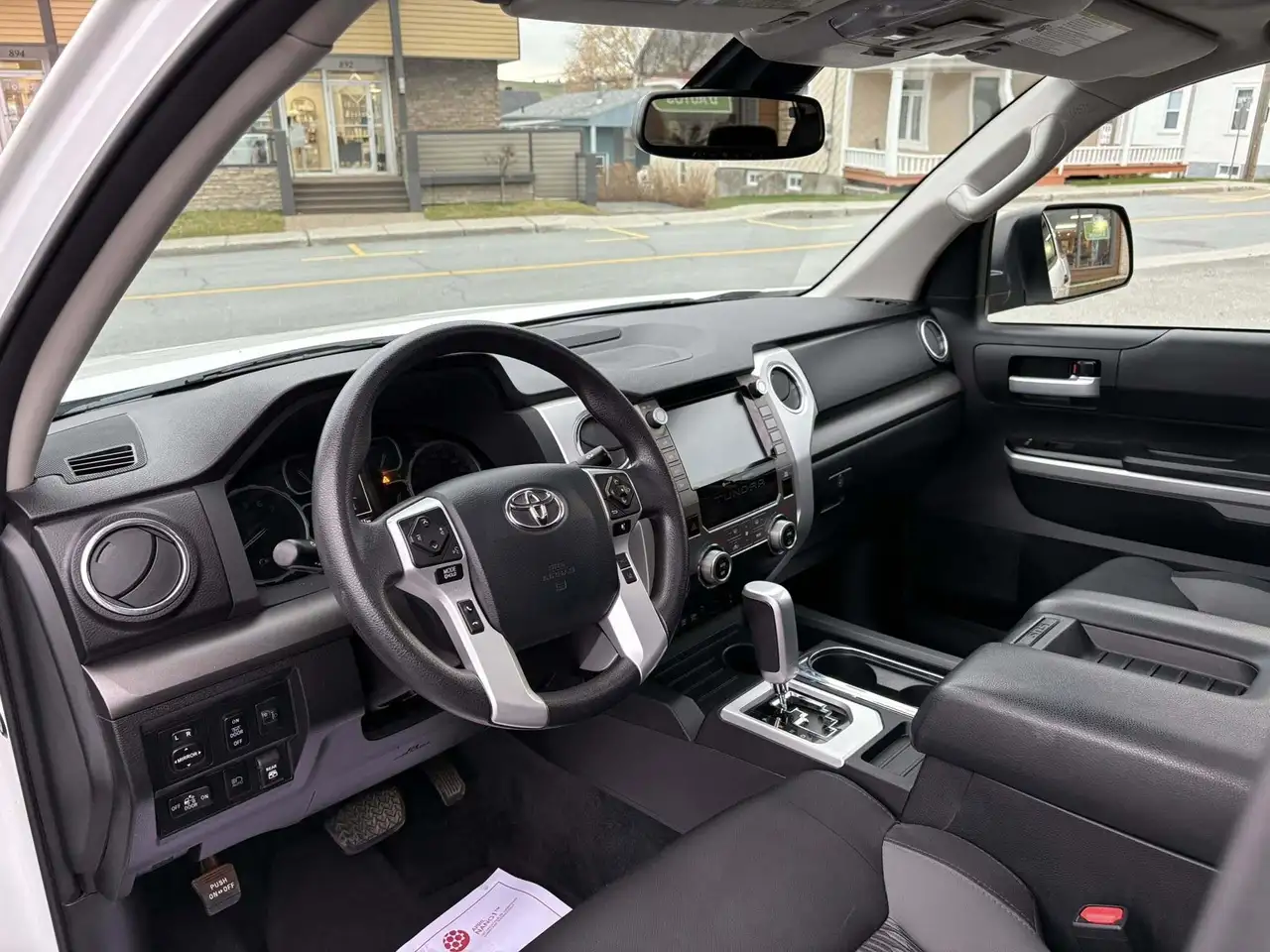 Toyota Tundra снимка Toyota Tundra