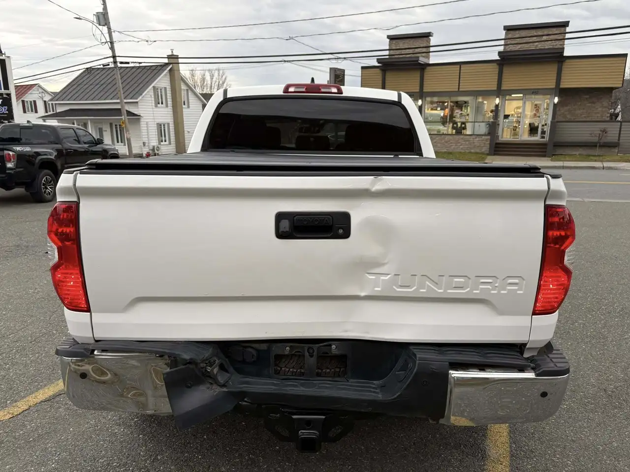 Toyota Tundra снимка Toyota Tundra