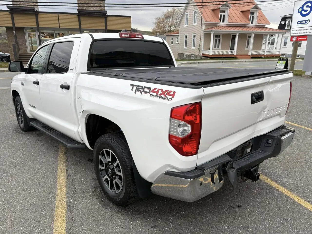 Toyota Tundra снимка Toyota Tundra