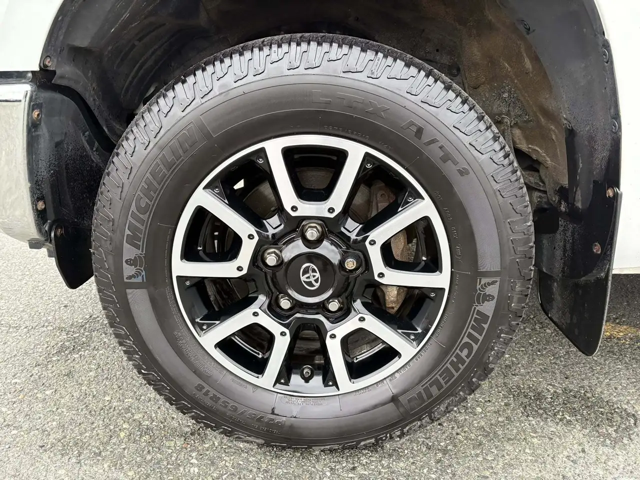 Toyota Tundra снимка Toyota Tundra