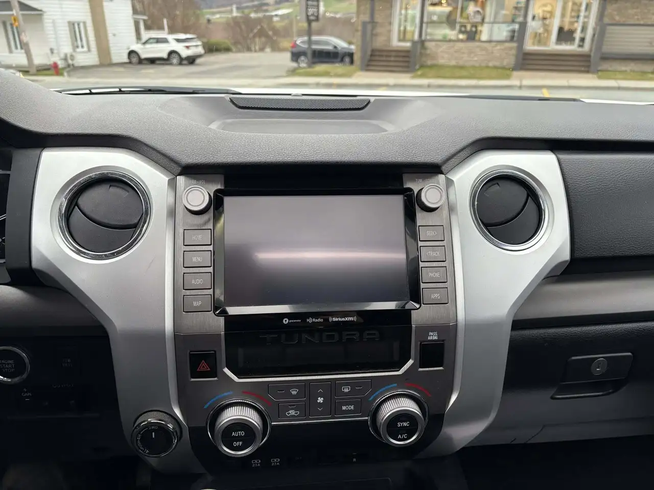 Toyota Tundra снимка Toyota Tundra