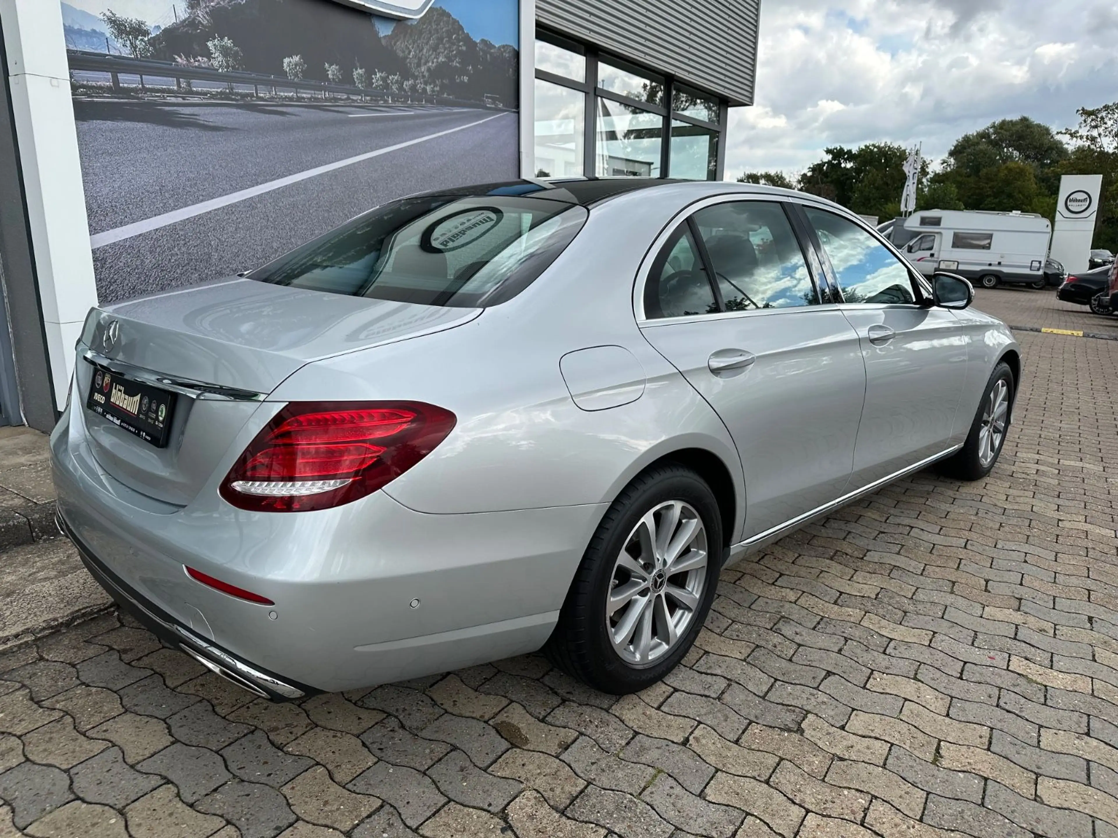 Mercedes-Benz E 250 Limousine Avantgarde Pano — photo 7