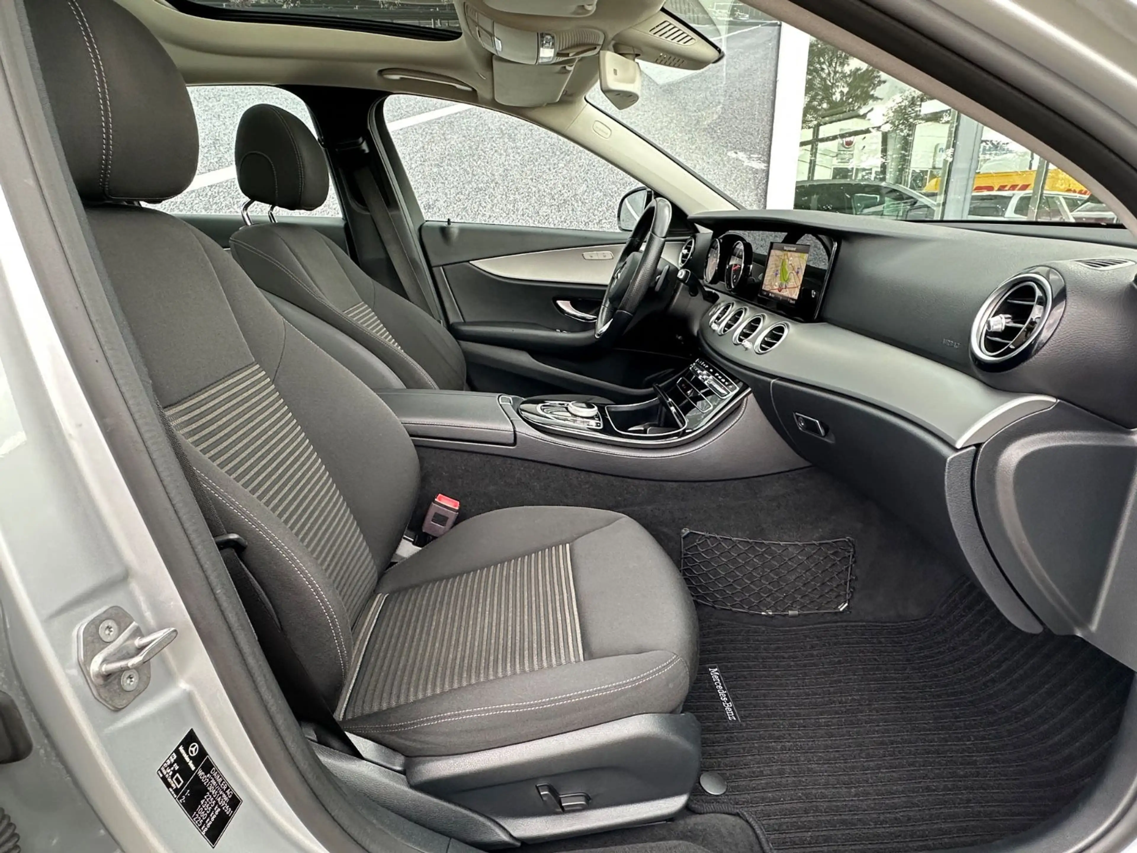 Mercedes-Benz E 250 Limousine Avantgarde Pano — photo 15
