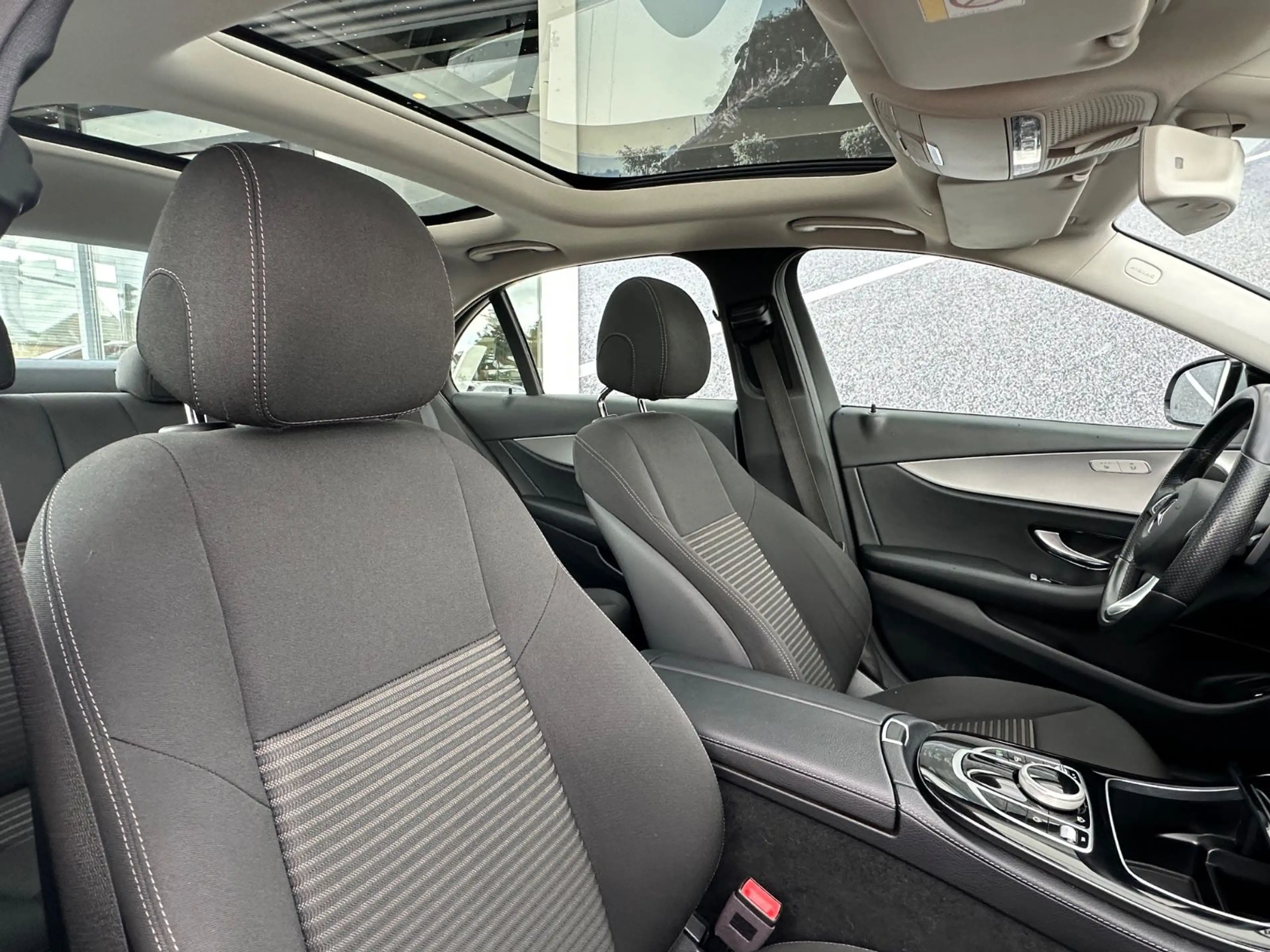 Mercedes-Benz E 250 Limousine Avantgarde Pano — photo 14