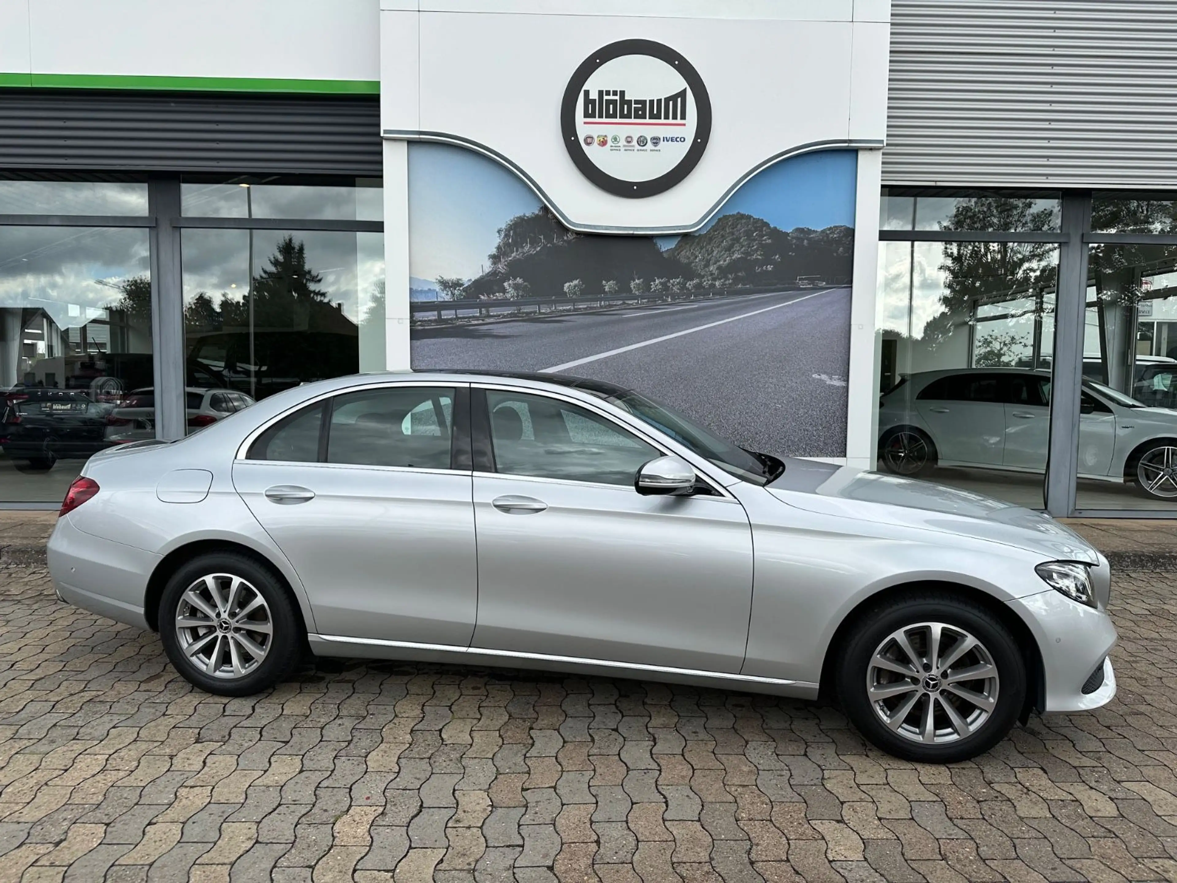 Mercedes-Benz E 250 Limousine Avantgarde Pano
