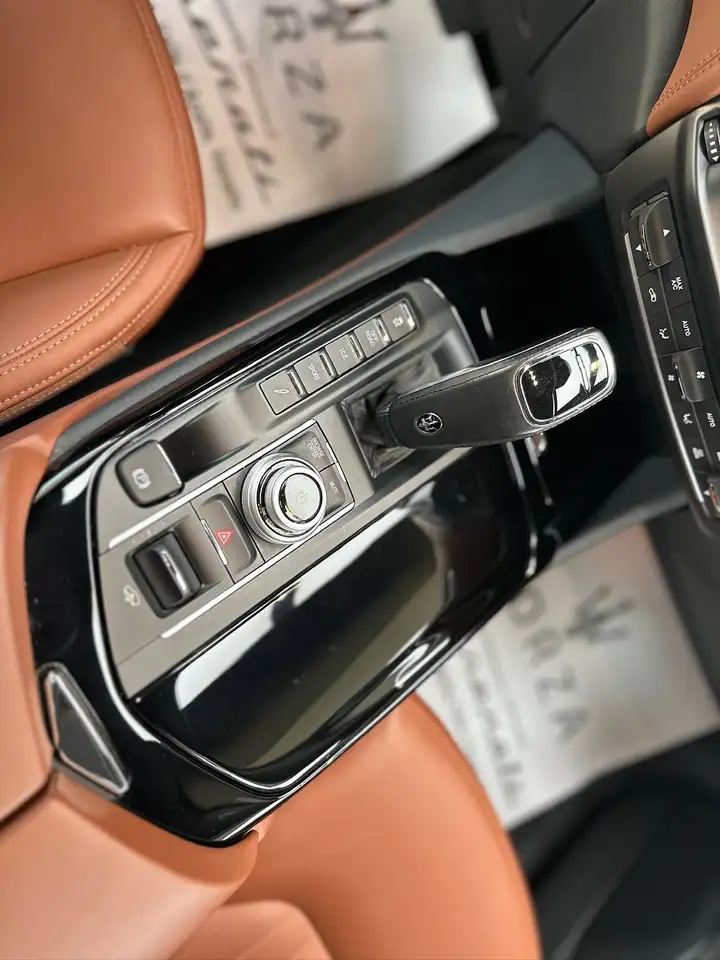 Maserati Levante 2022 — фото 11