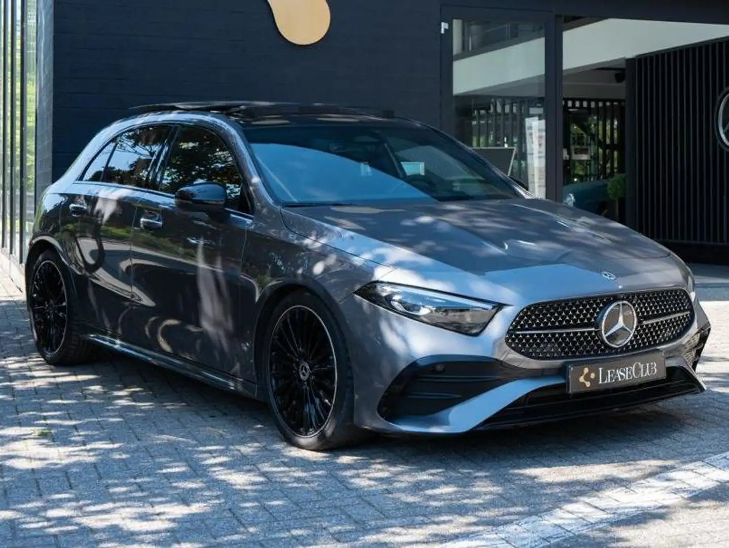 Mercedes-Benz A 180 A 180 d AMG Line Gris - 1