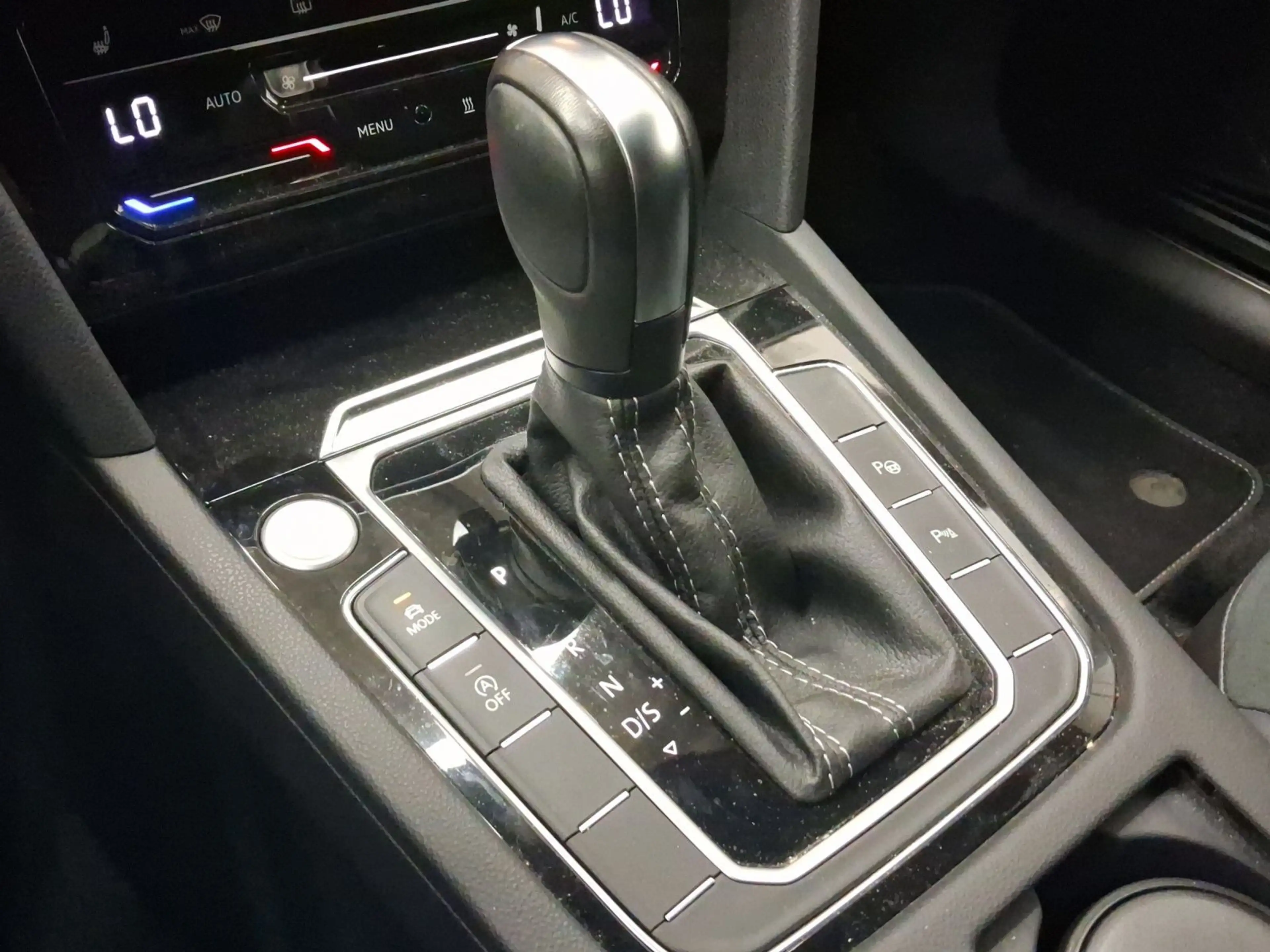 Volkswagen Arteon 2.0 TDI R-LINE ST.HEIZ IQ. — photo 11