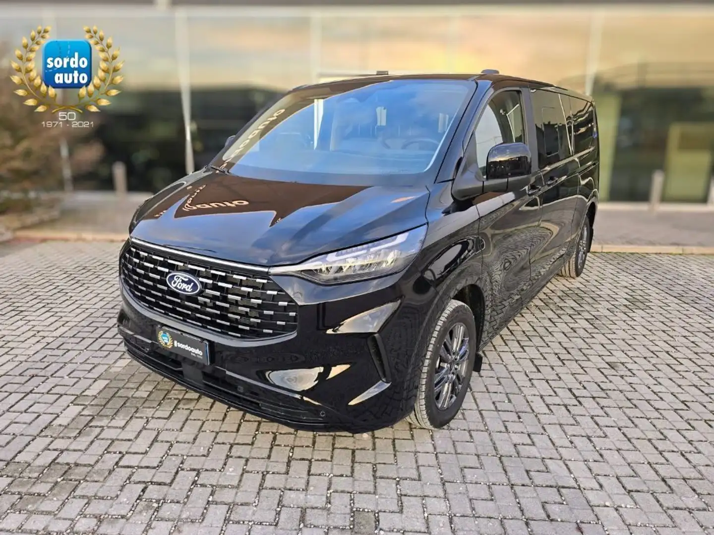 Ford Tourneo Custom 170CV Automatico Titanium Passo Lungo Schwarz - 1