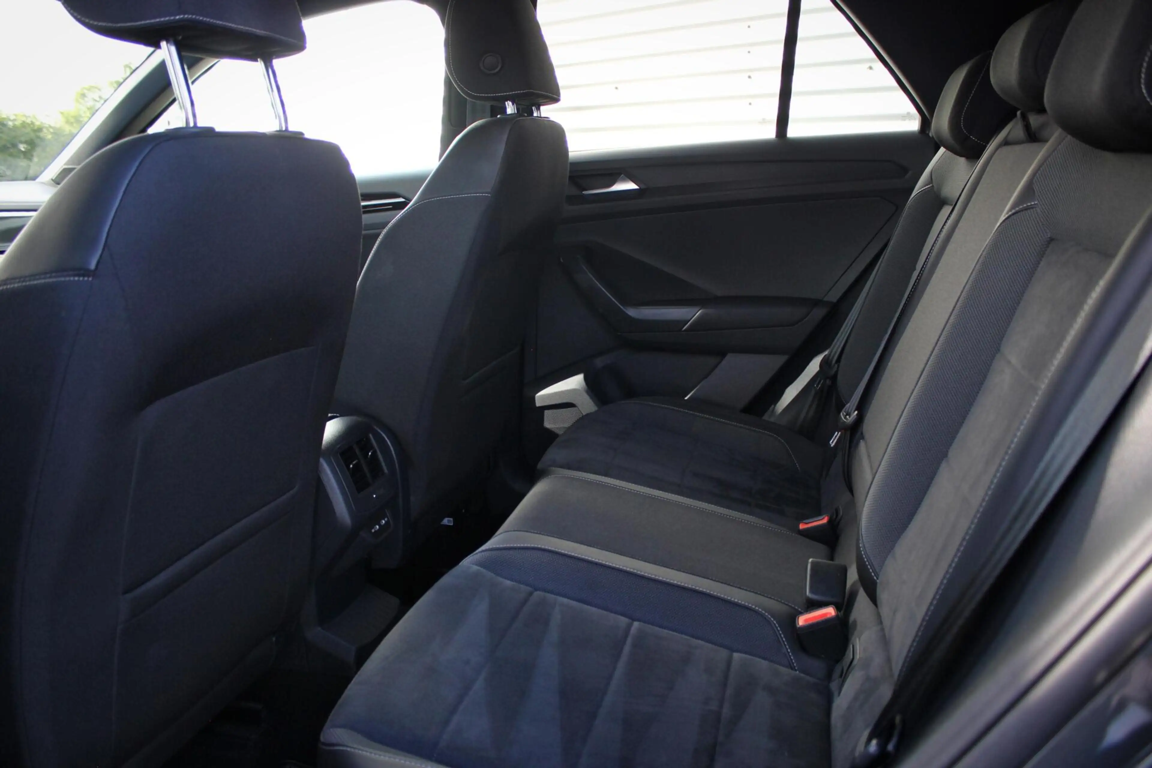 Volkswagen T-Roc 1.5 TSI R-Line // Black Style | Trekhaak | IQ.Ligh — photo 18