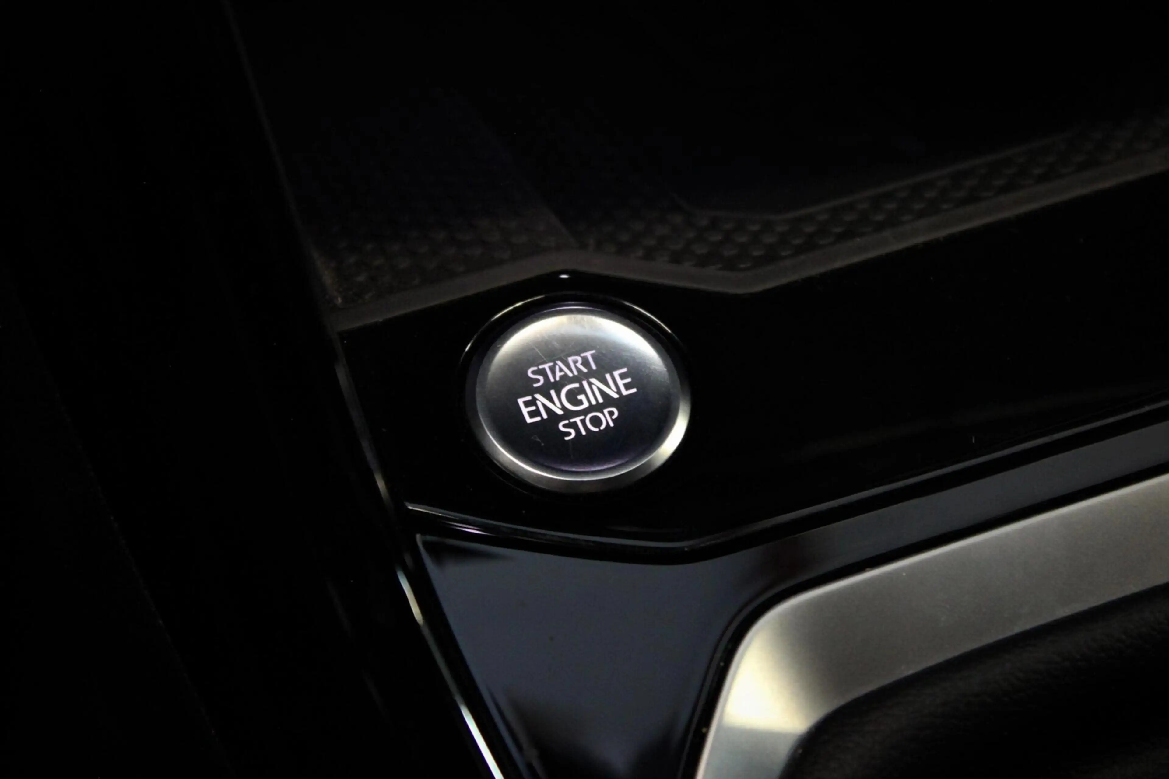 Volkswagen T-Roc 1.5 TSI R-Line // Black Style | Trekhaak | IQ.Ligh — photo 25