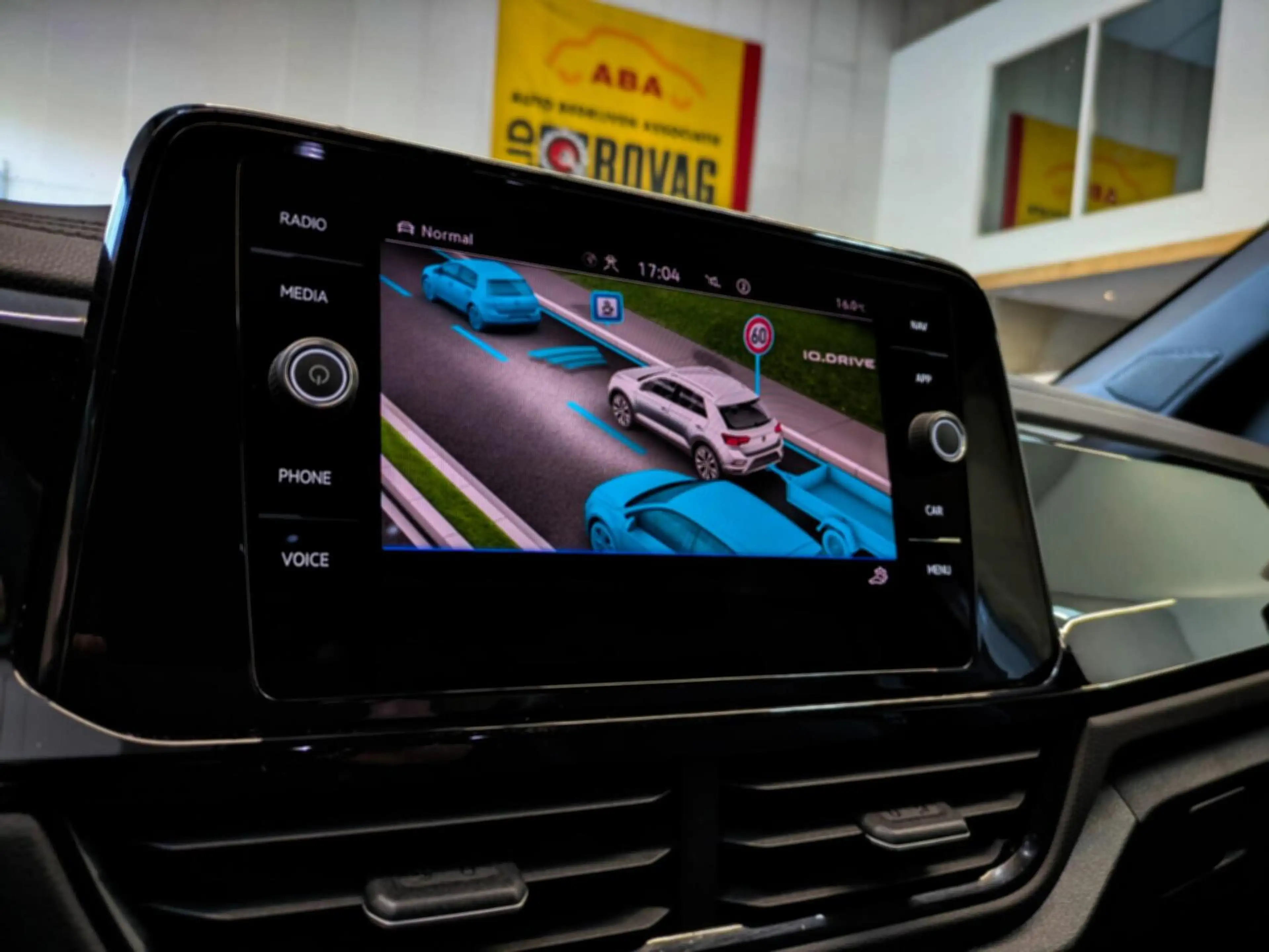 Volkswagen T-Roc 1.5 TSI R-Line // Black Style | Trekhaak | IQ.Ligh — photo 21