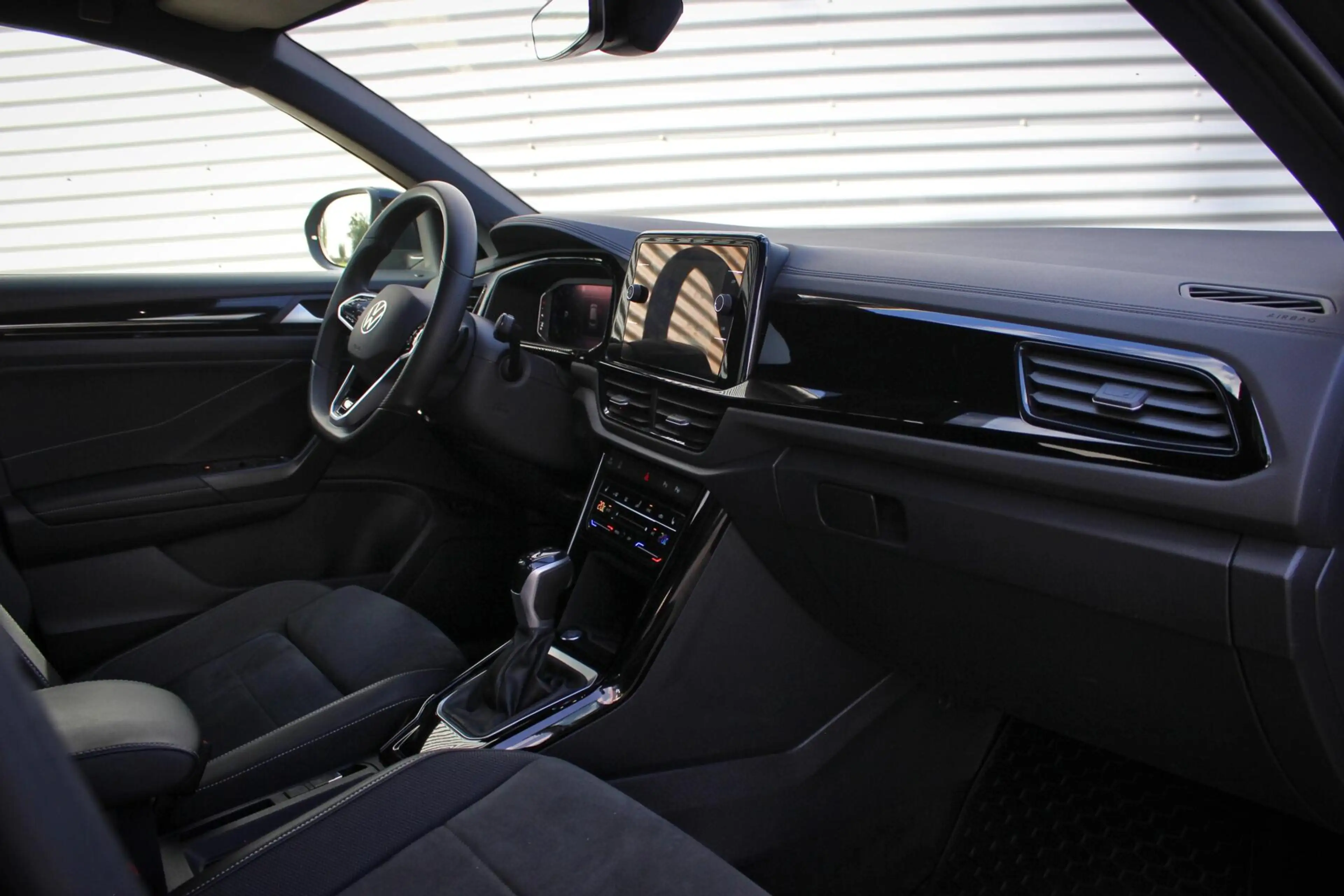 Volkswagen T-Roc 1.5 TSI R-Line // Black Style | Trekhaak | IQ.Ligh — photo 16