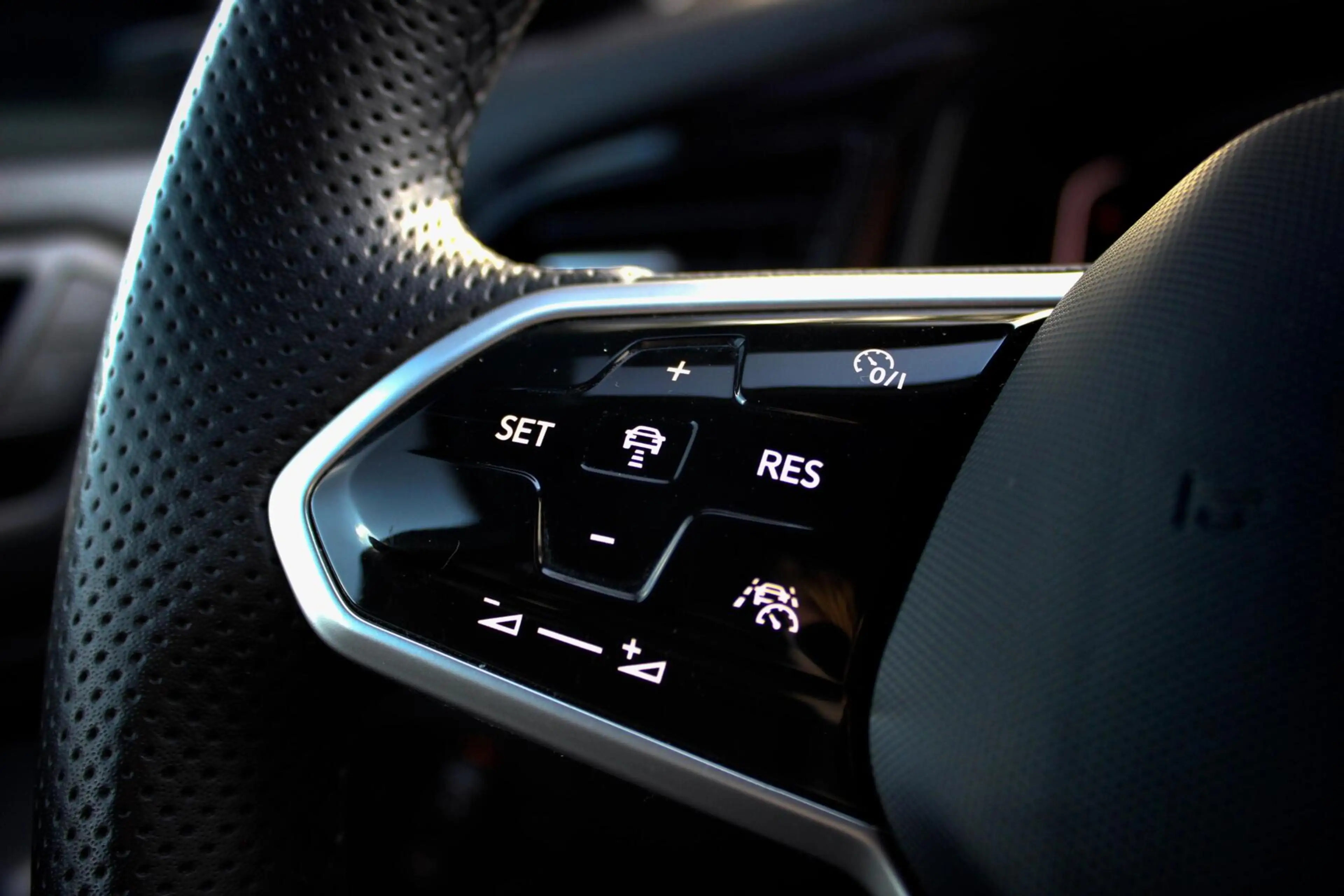 Volkswagen T-Roc 1.5 TSI R-Line // Black Style | Trekhaak | IQ.Ligh — photo 14