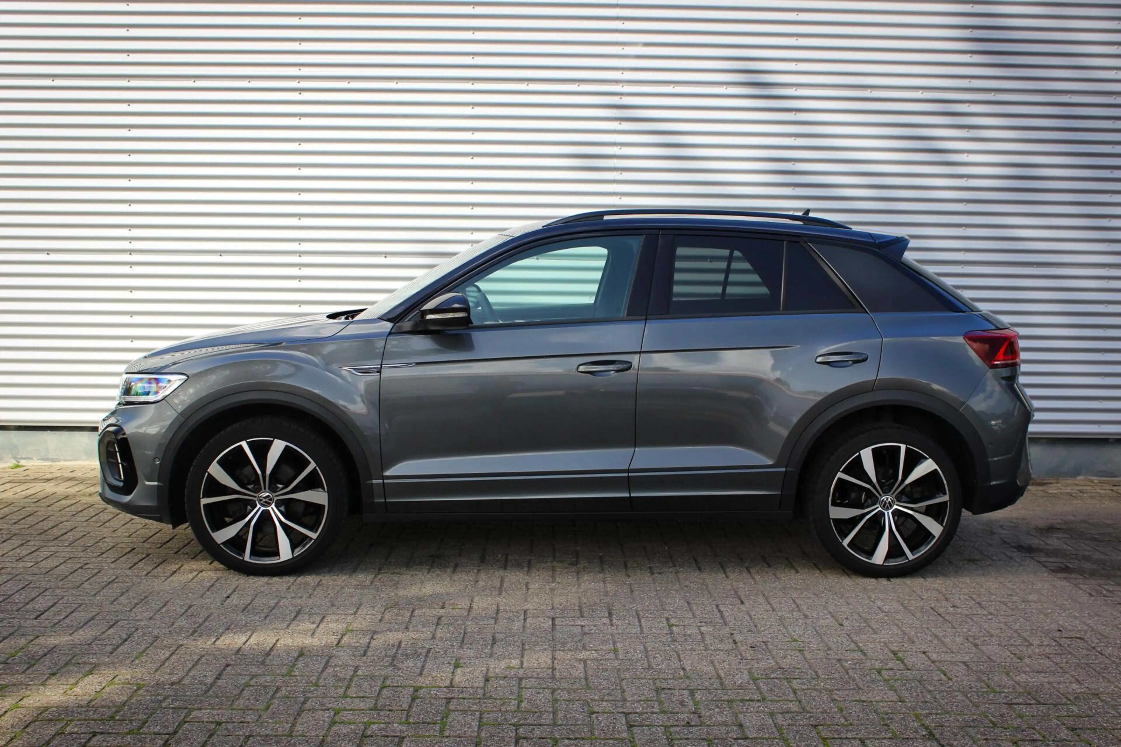 Volkswagen T-Roc 1.5 TSI R-Line // Black Style | Trekhaak | IQ.Ligh — photo 2