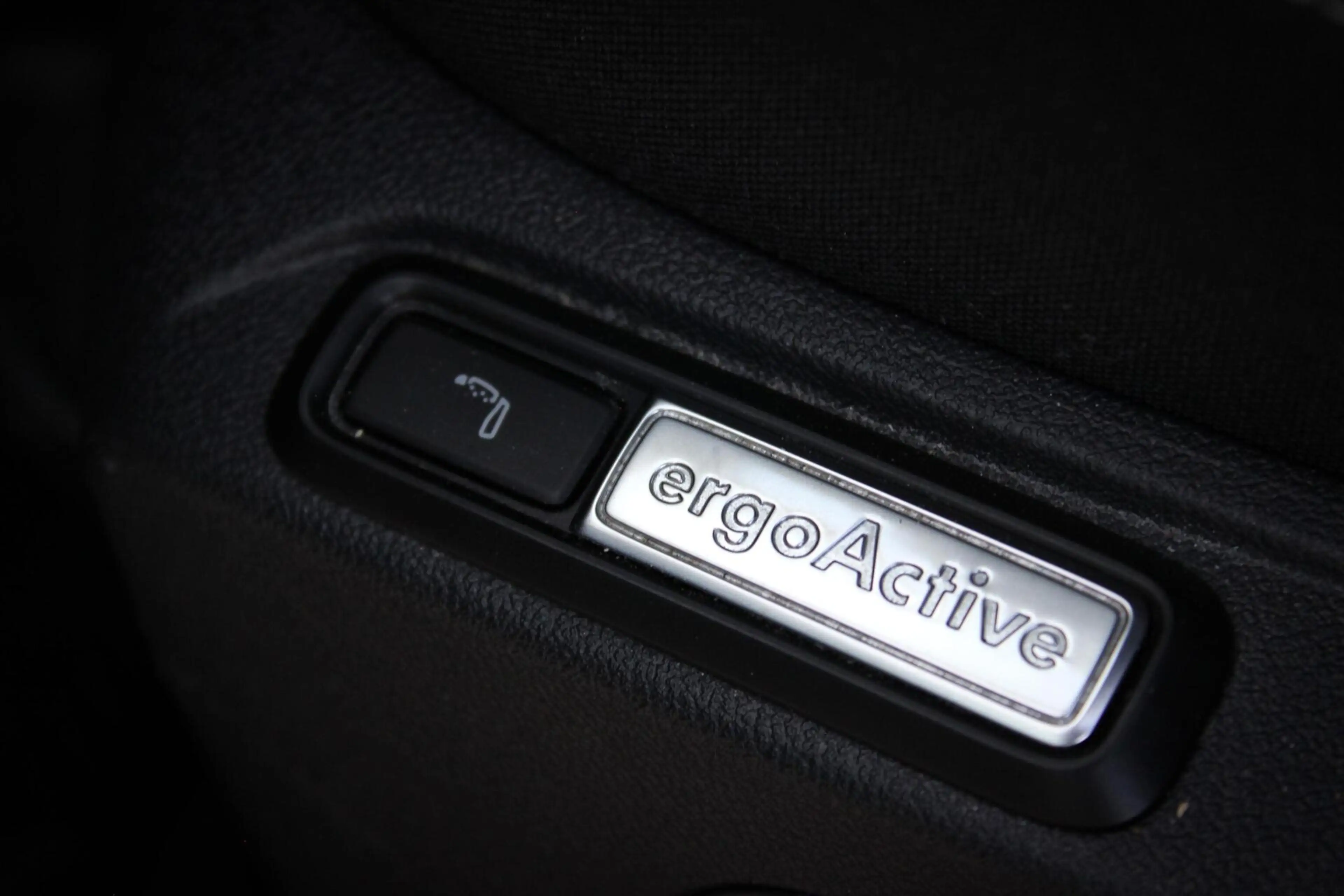 Volkswagen T-Roc 1.5 TSI R-Line // Black Style | Trekhaak | IQ.Ligh — photo 31