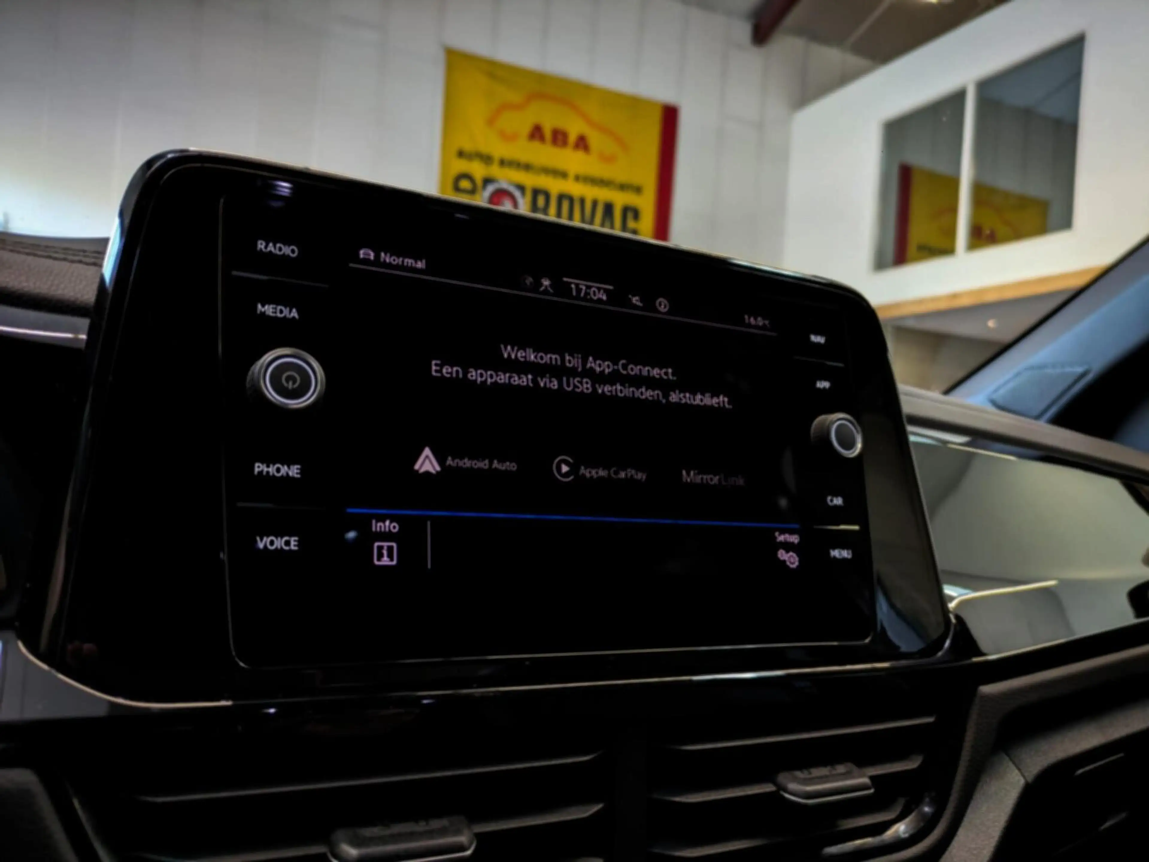 Volkswagen T-Roc 1.5 TSI R-Line // Black Style | Trekhaak | IQ.Ligh — photo 22