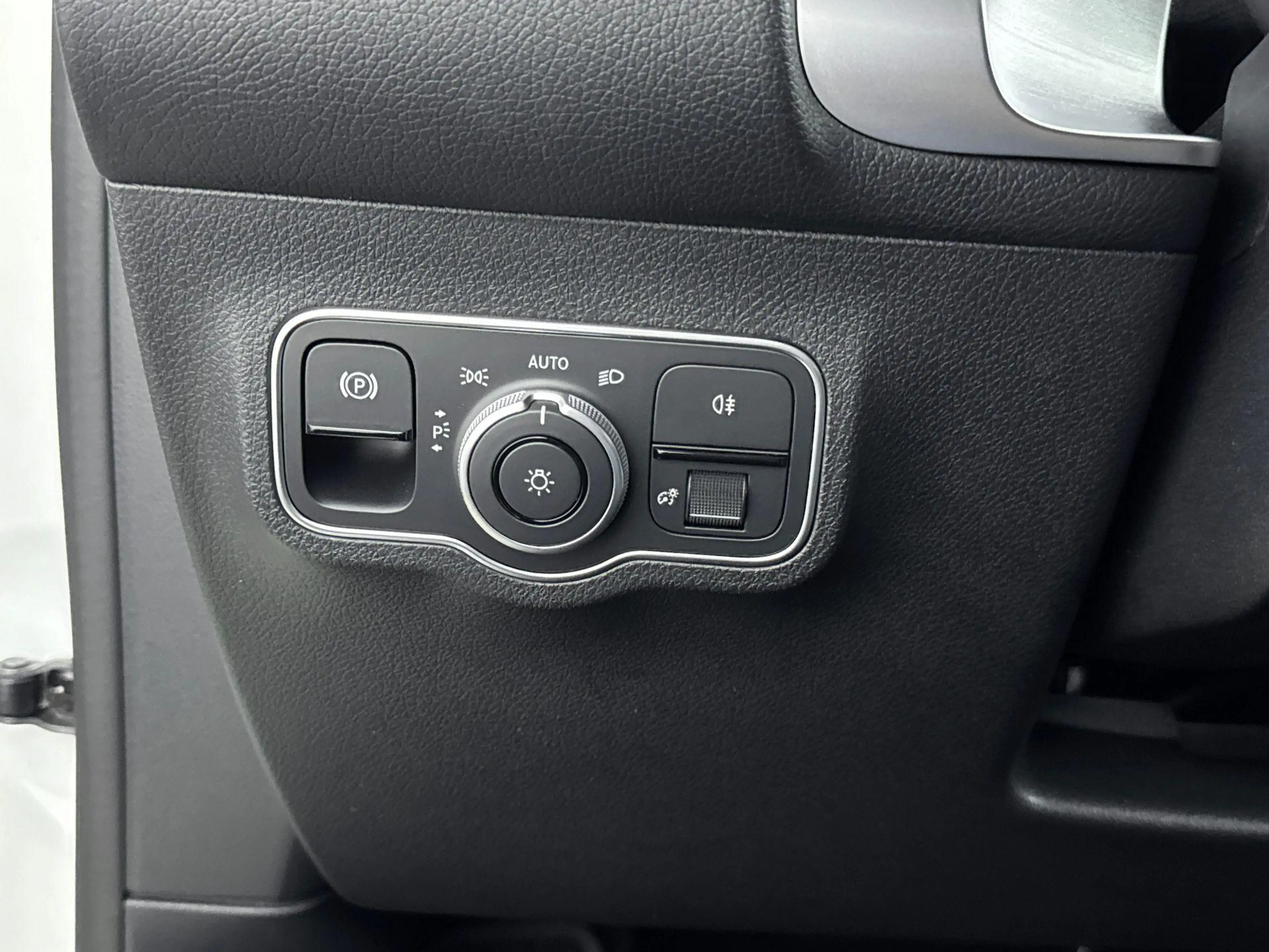 Mercedes-Benz EQB 300 EQB 4MATIC Progressive Line 7-Persoons | Advanced — photo 11