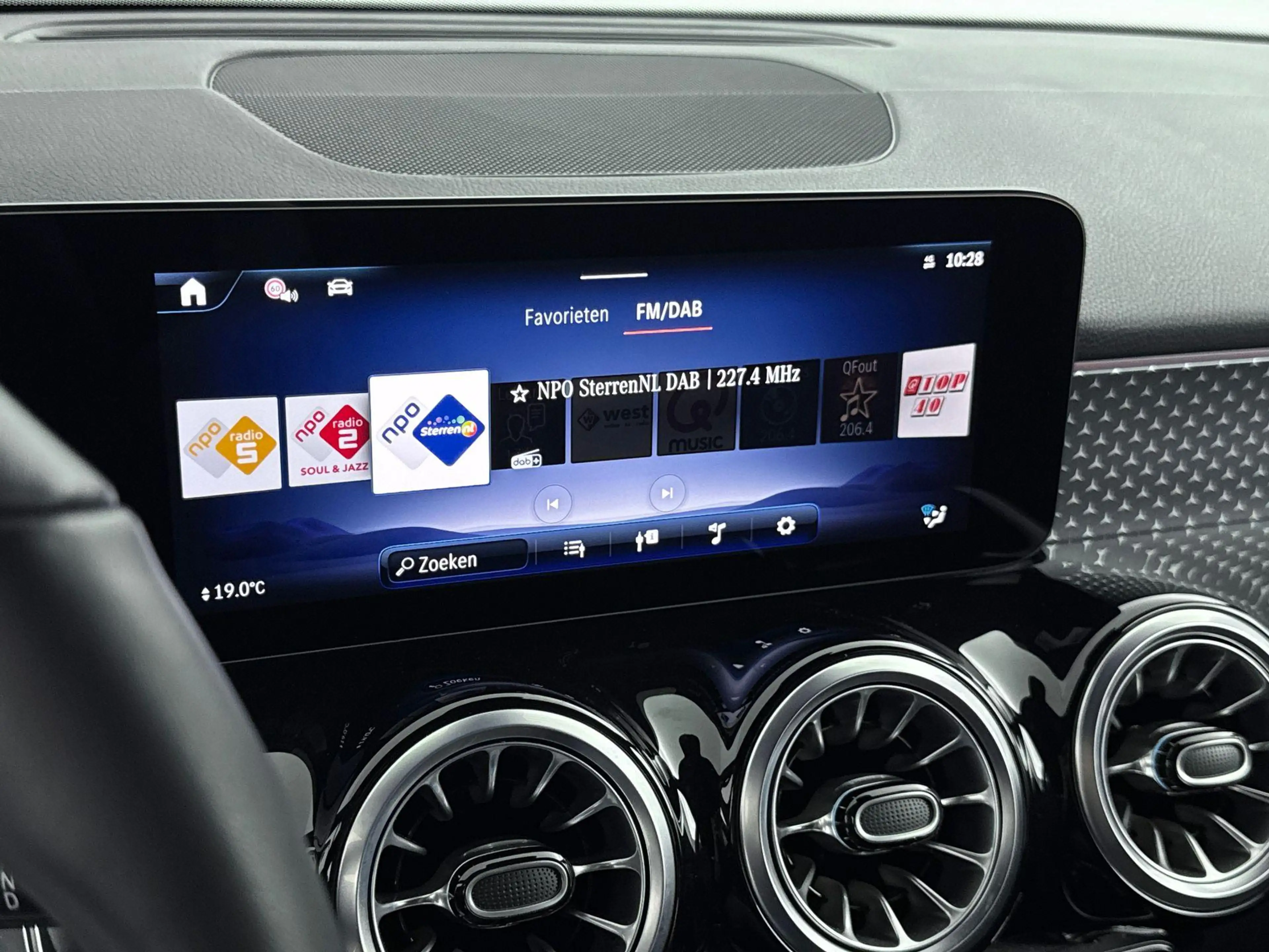 Mercedes-Benz EQB 300 EQB 4MATIC Progressive Line 7-Persoons | Advanced — photo 14