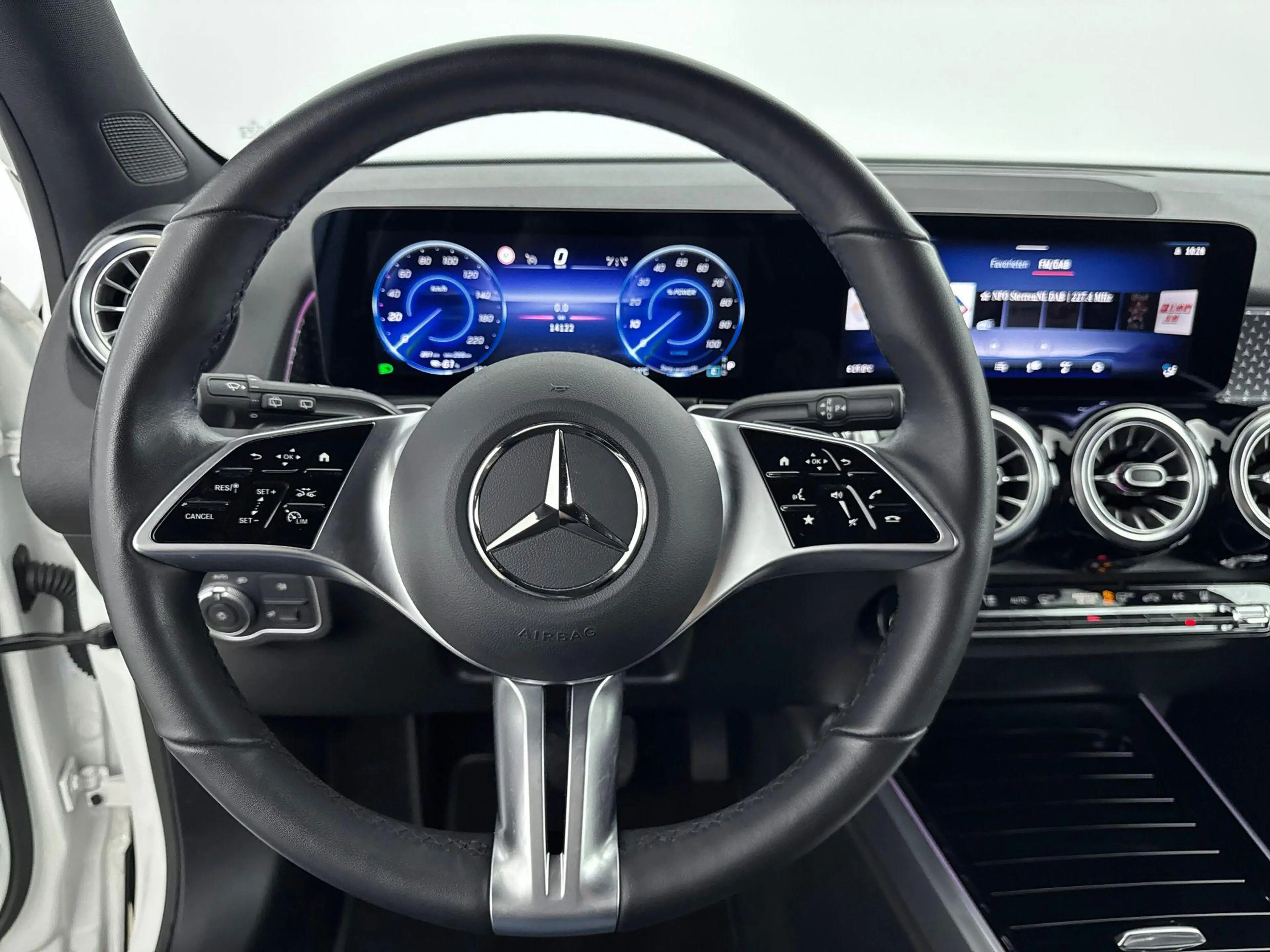 Mercedes-Benz EQB 300 EQB 4MATIC Progressive Line 7-Persoons | Advanced — photo 12