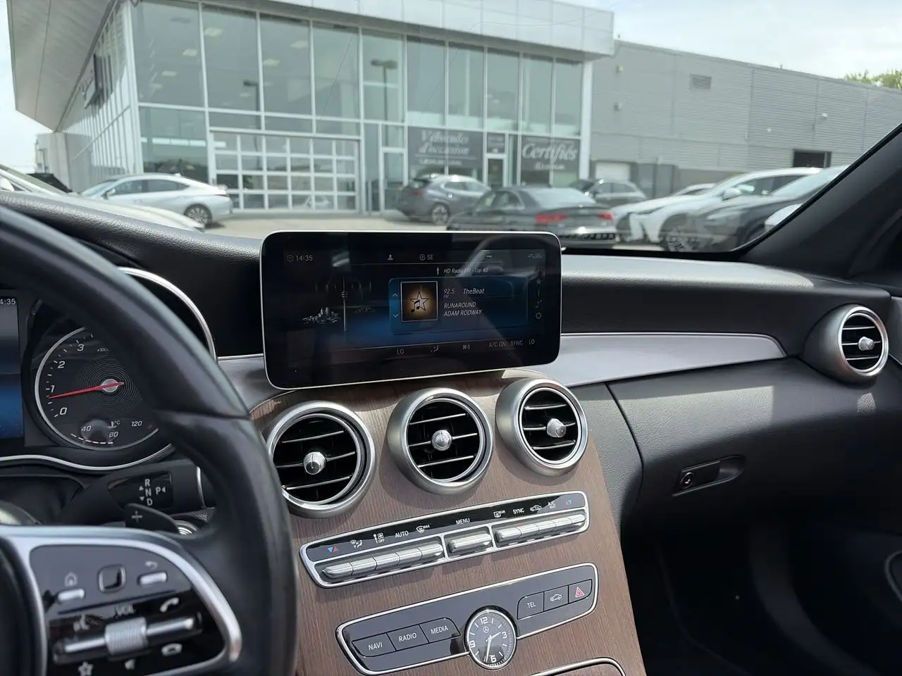 Mercedes-Benz C-Class снимка Mercedes-Benz C-Class