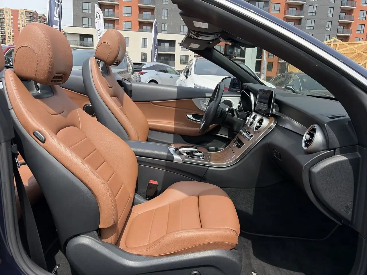 Mercedes-Benz C-Class снимка Mercedes-Benz C-Class