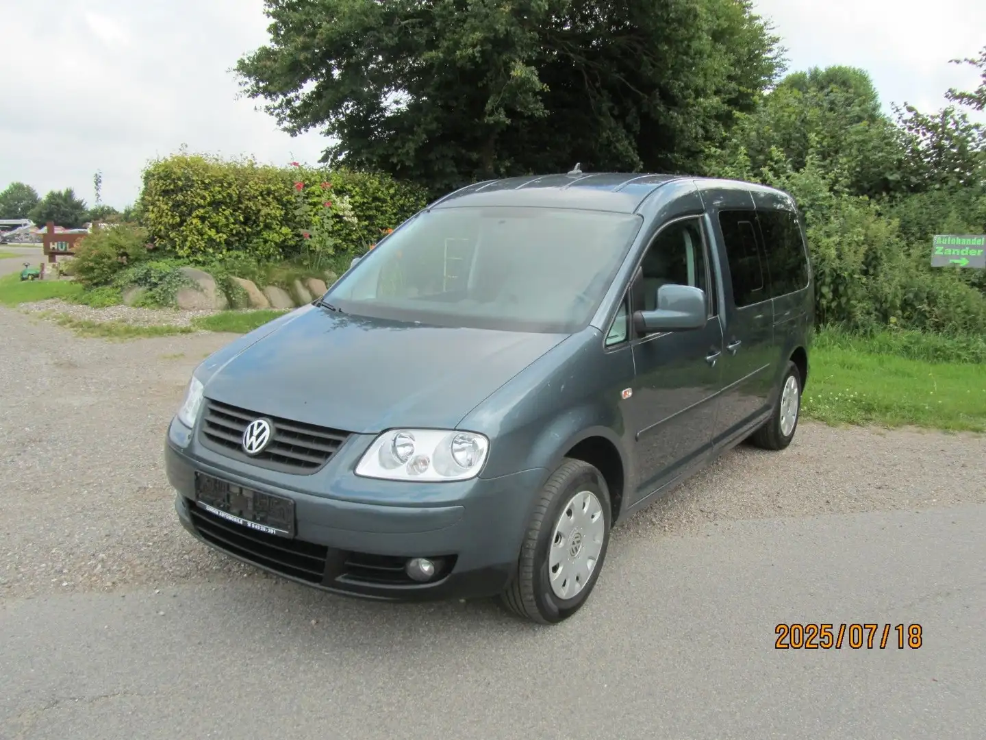Volkswagen Caddy Maxi Life 1,9 TDI Automatik Klima AHK Grau - 2