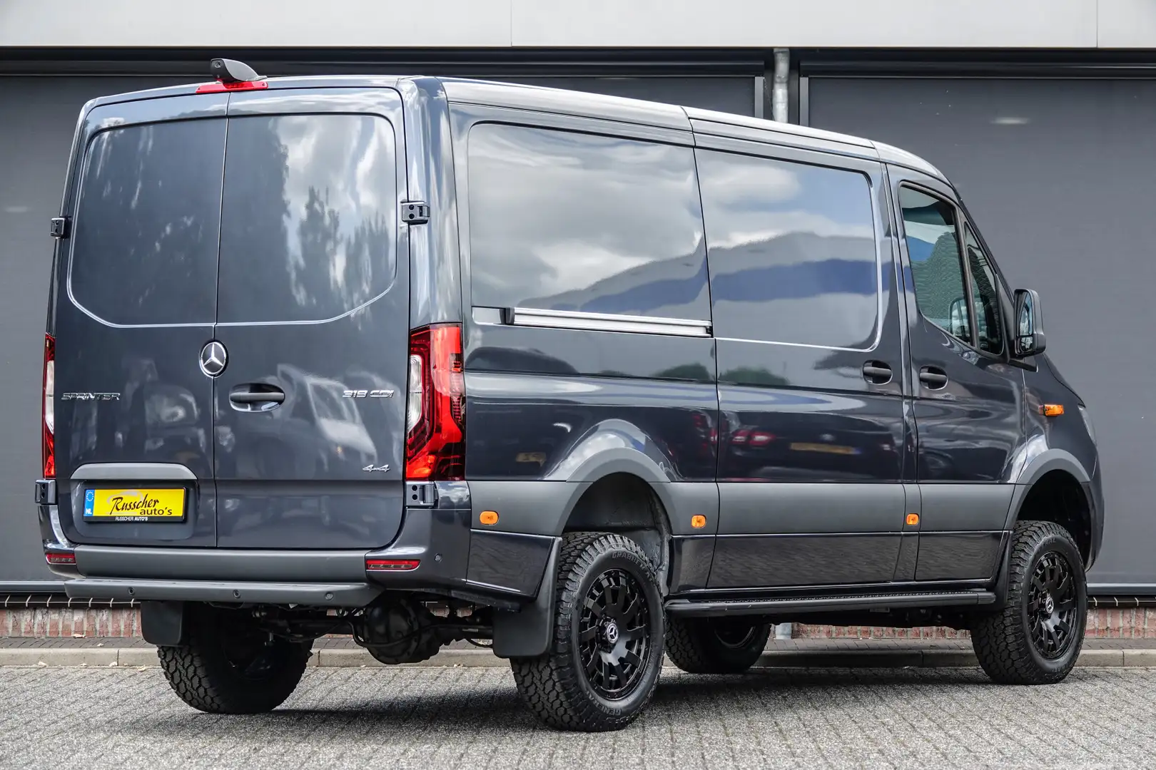 Mercedes-Benz Sprinter 4x4 319Cdi 190Pk 9G-tronic | L2H1 | 2xSchuifdeur | Zwart - 2