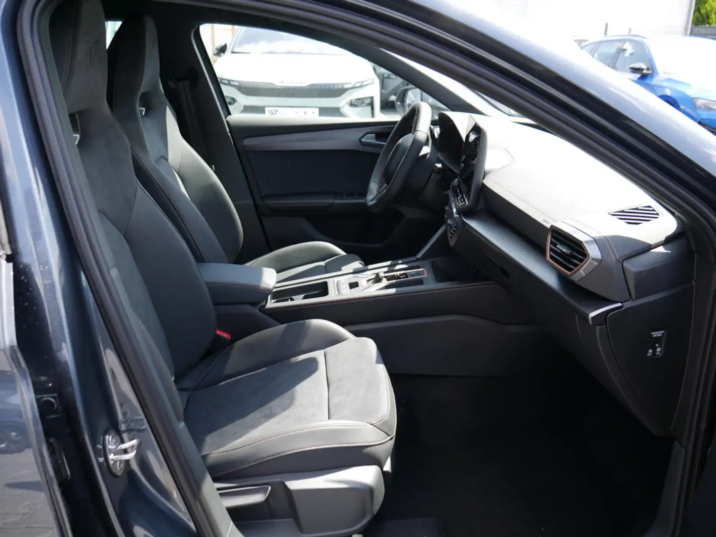 CUPRA Leon Sportstourer TSI 1.5 e-Hybrid VZ COPPER Grau - 2