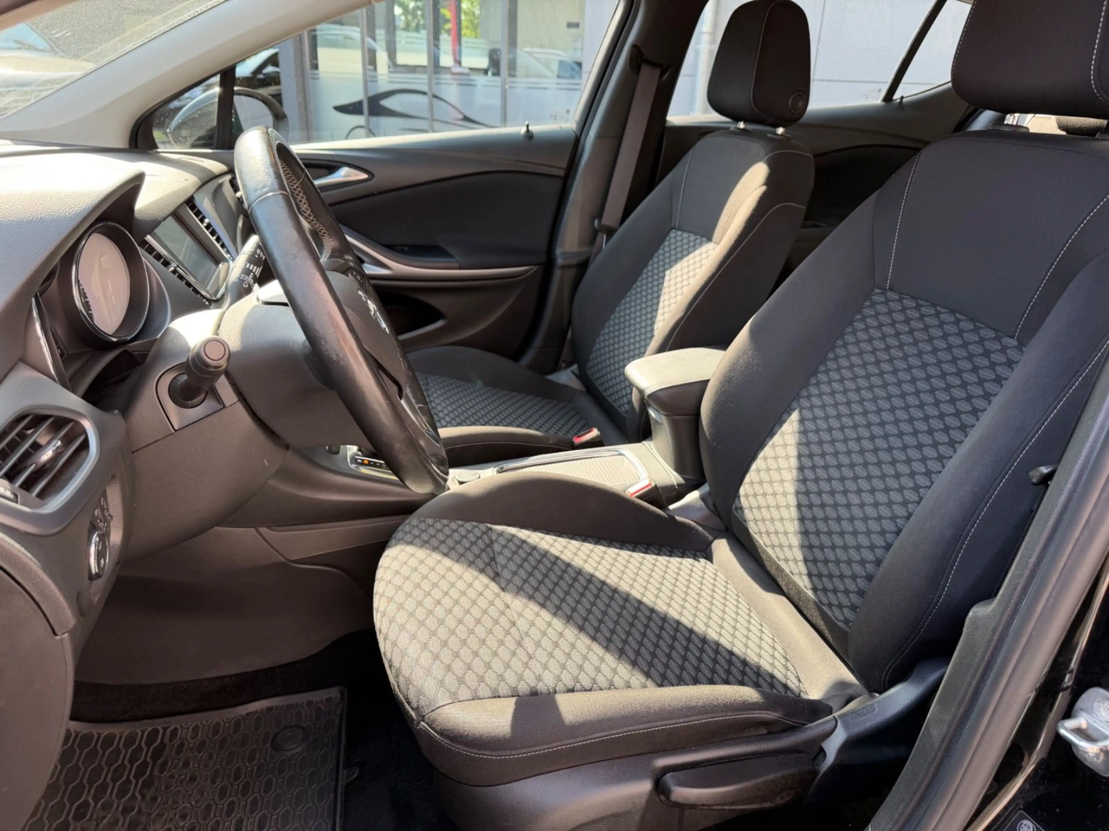 Opel Astra K Lim. Edition/AUTOMATIK/SHZ/KLIMAA*/TEMPO — photo 12