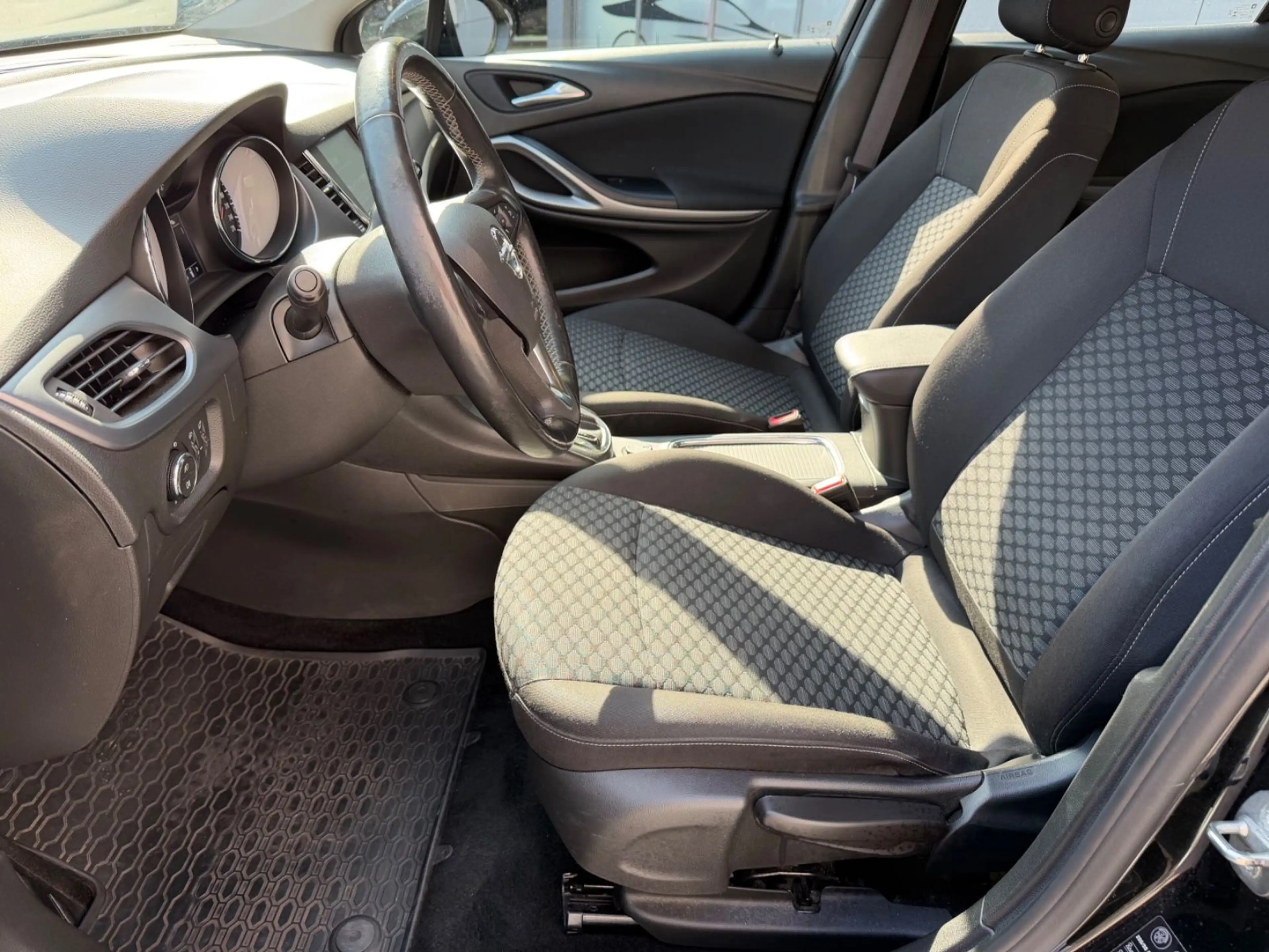 Opel Astra K Lim. Edition/AUTOMATIK/SHZ/KLIMAA*/TEMPO — photo 11