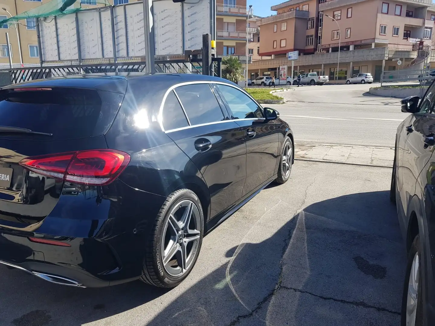 Mercedes-Benz A 200 Mercedes-Benz A 200 AMG Line Premium Plus Schwarz - 2