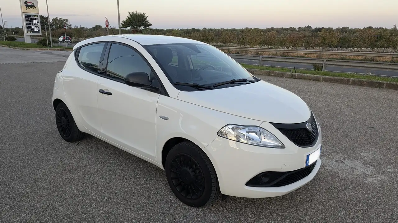 Lancia Ypsilon 1.2 Elefantino Blu ecochic Gpl 69cv my19 — photo 1 of 5