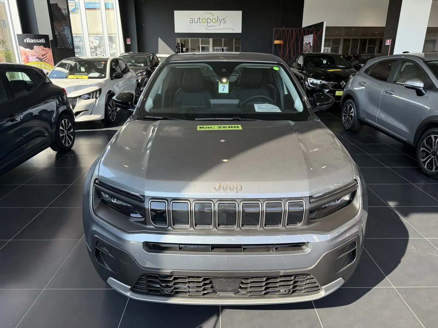 Jeep Avenger 1.2 Turbo MHEV Altitude Gris - 2