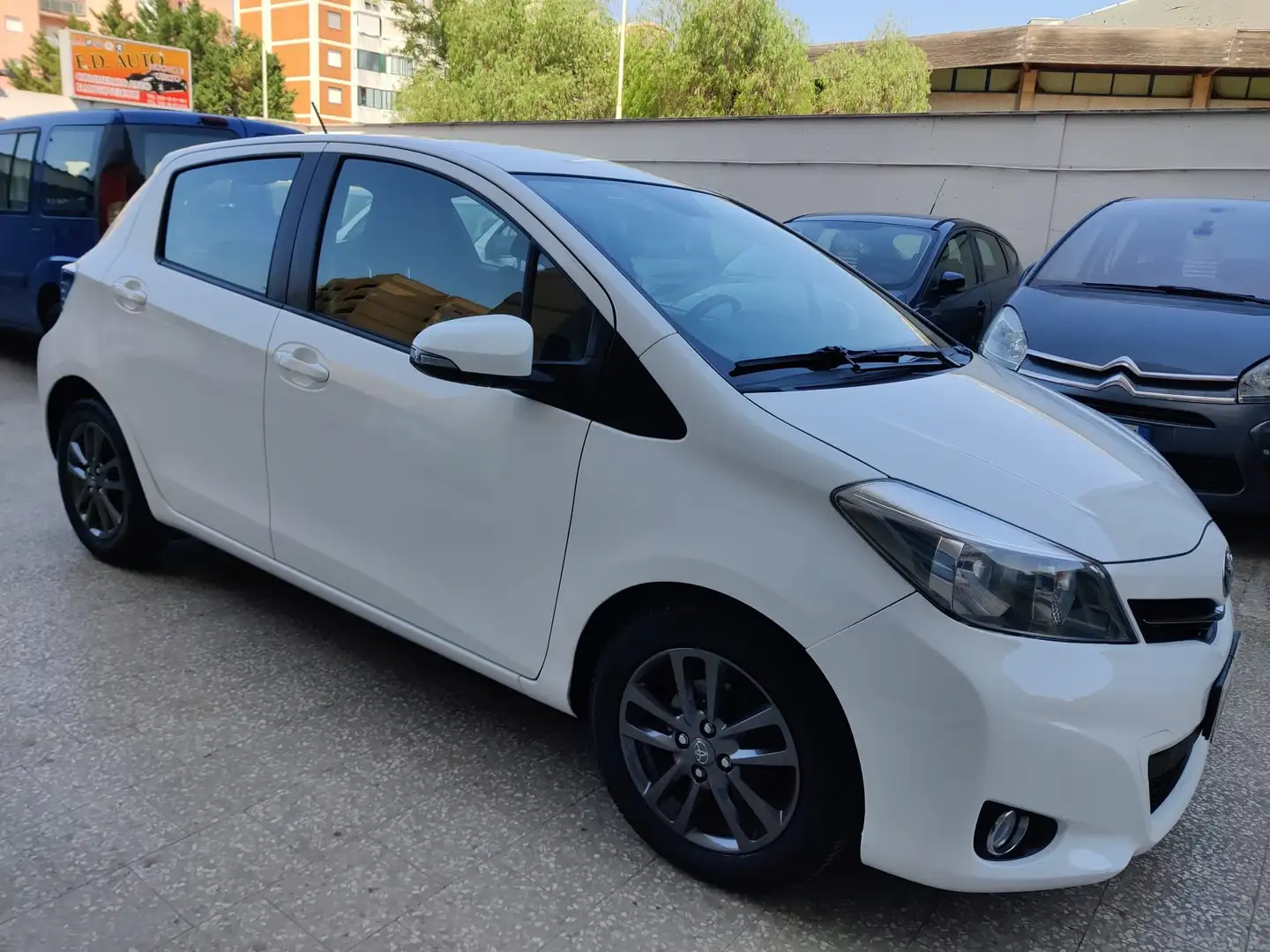 Toyota Yaris Yaris III 2011 5p 1.4 d-4d Style Bianco - 1