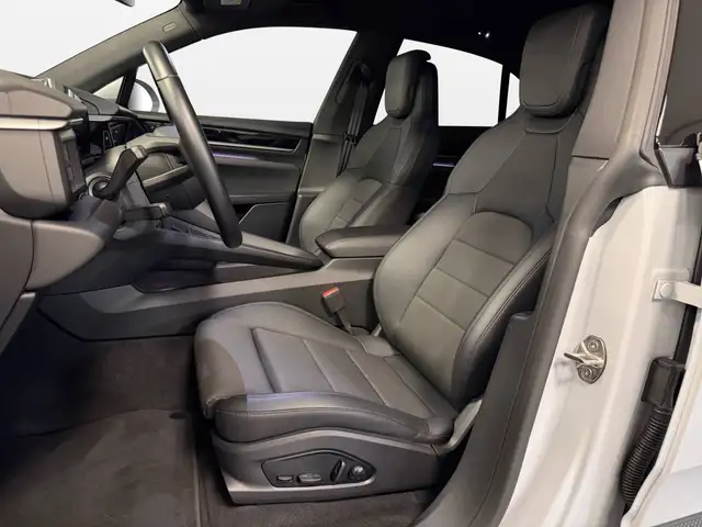 Porsche Macan view 15